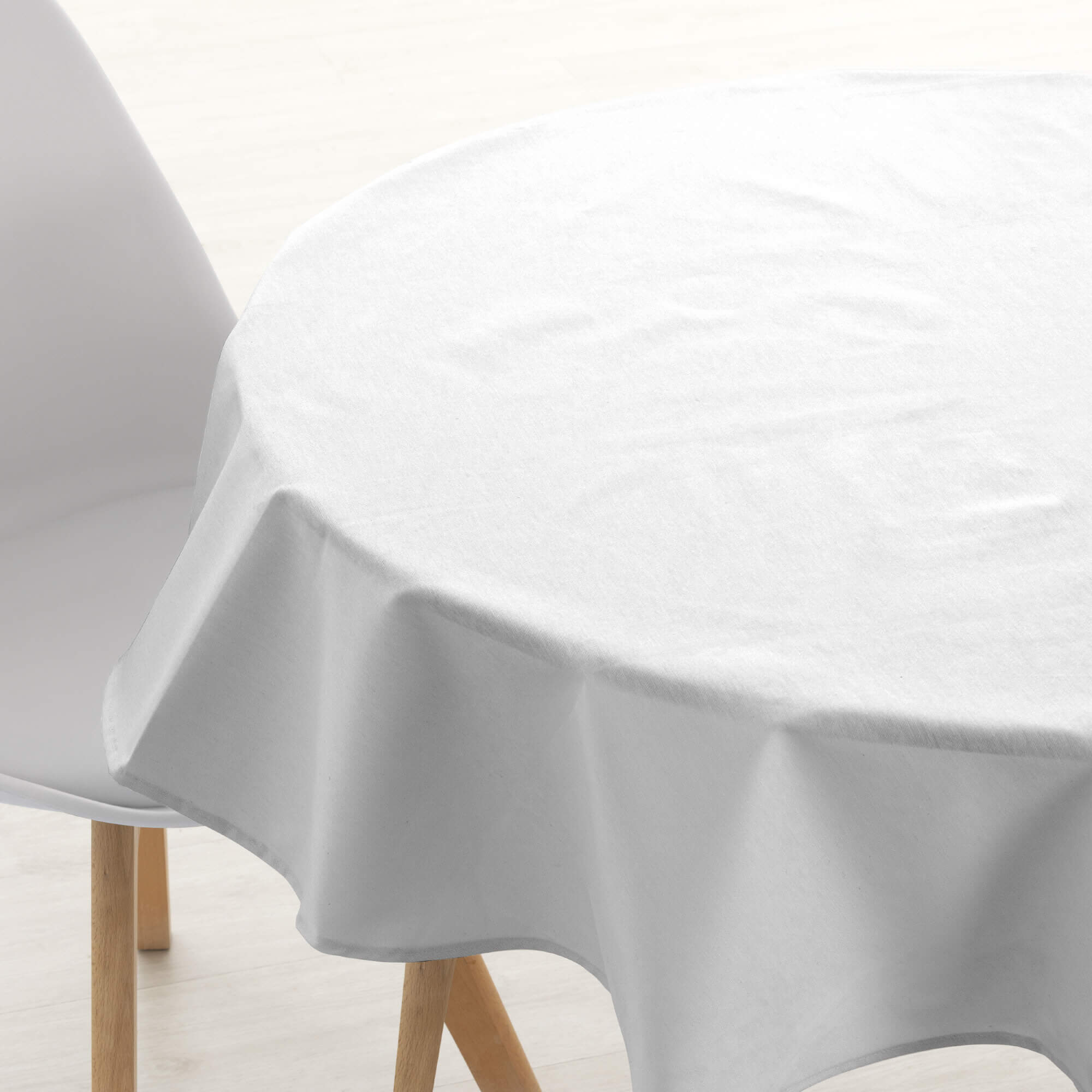 Levante 103 stain-resistant round tablecloth