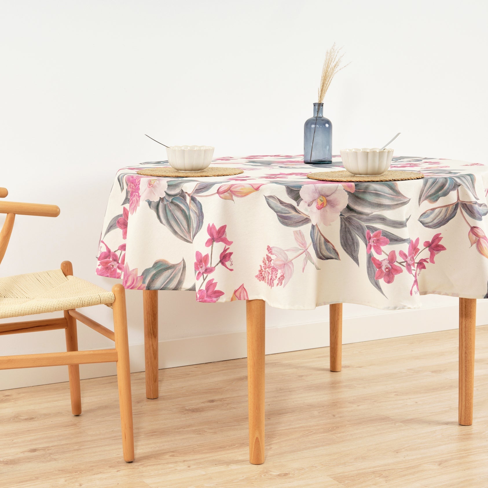 Round stain-resistant tablecloth 0120-246