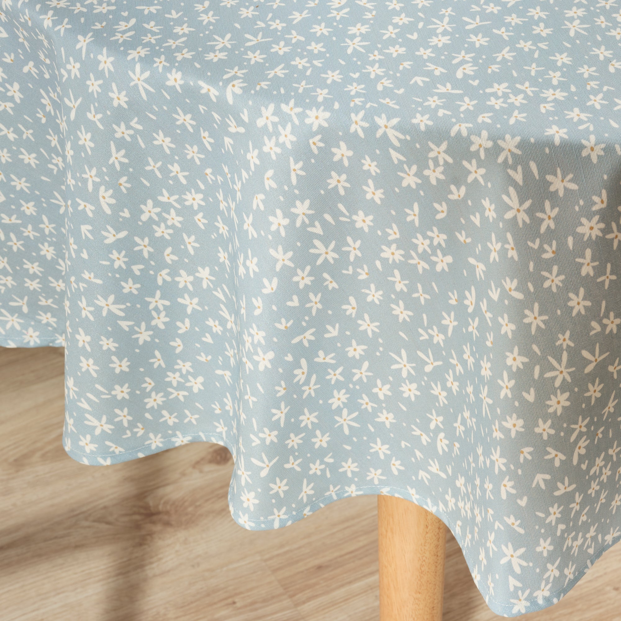 Round stain-resistant tablecloth 0120-33