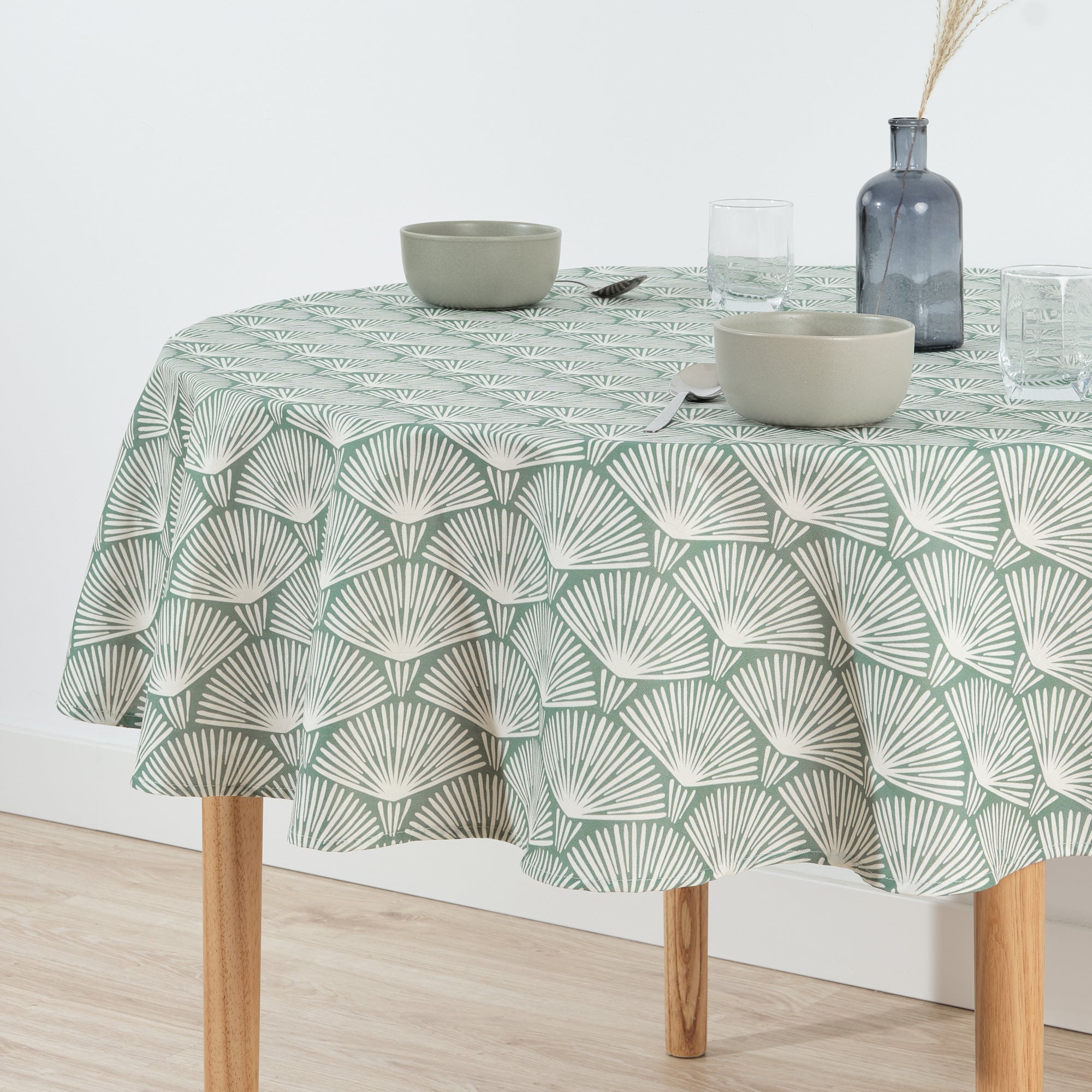 ASENA 4 round stain-resistant tablecloth