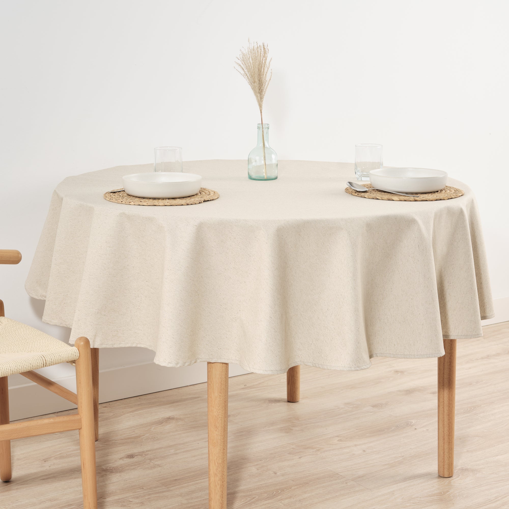 Levante 101 stain-resistant round tablecloth