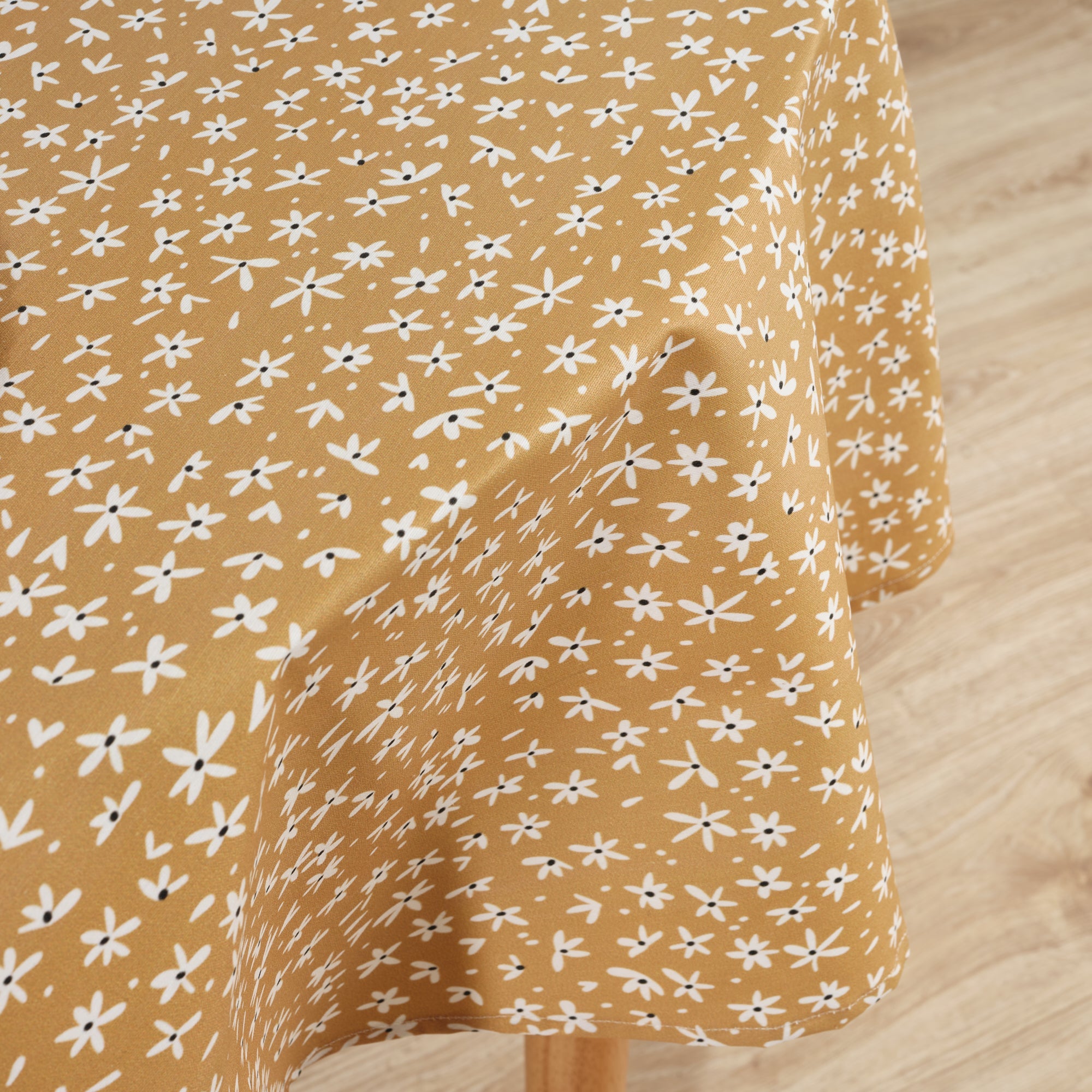 Round stain-resistant tablecloth 0120-32