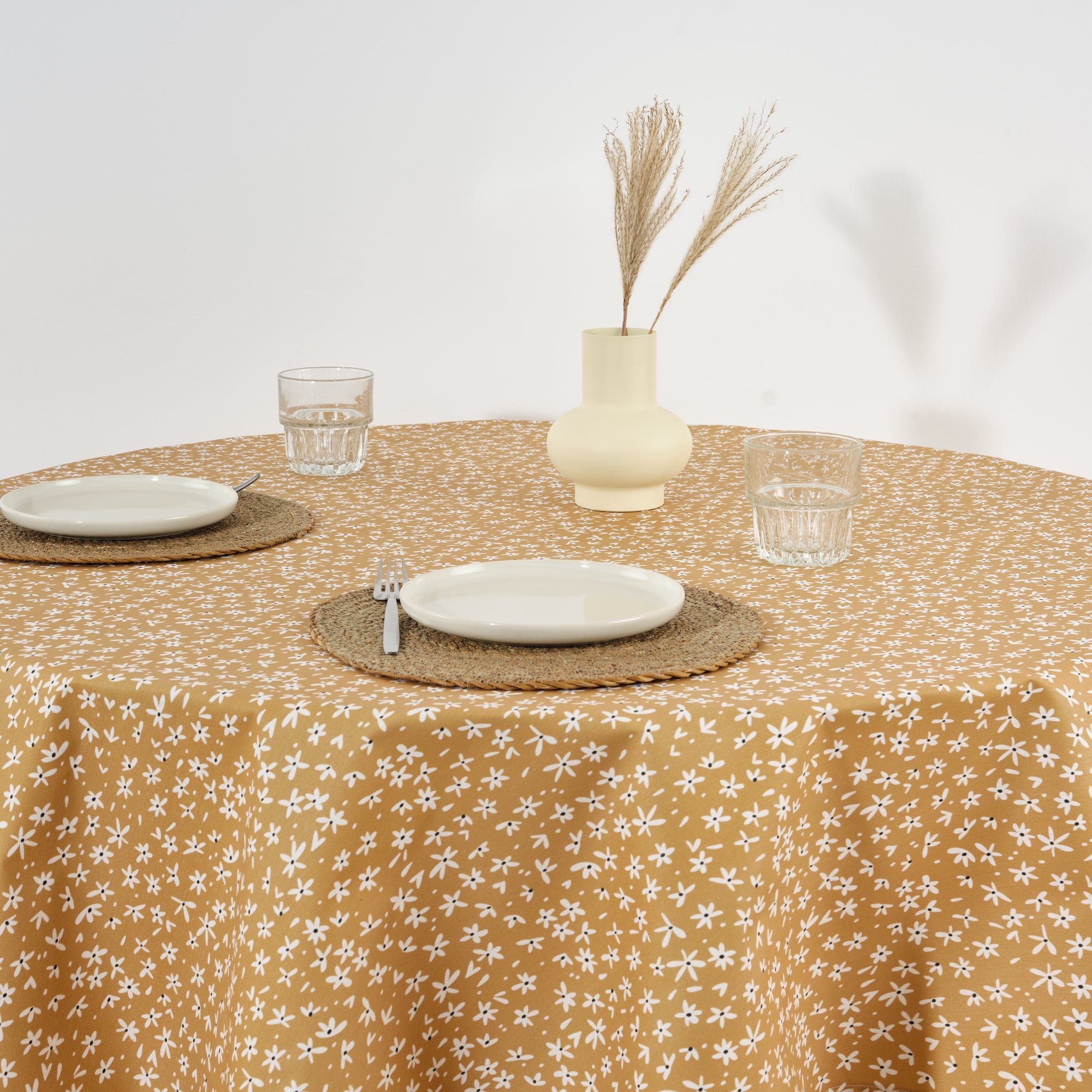 Round stain-resistant tablecloth 0120-32