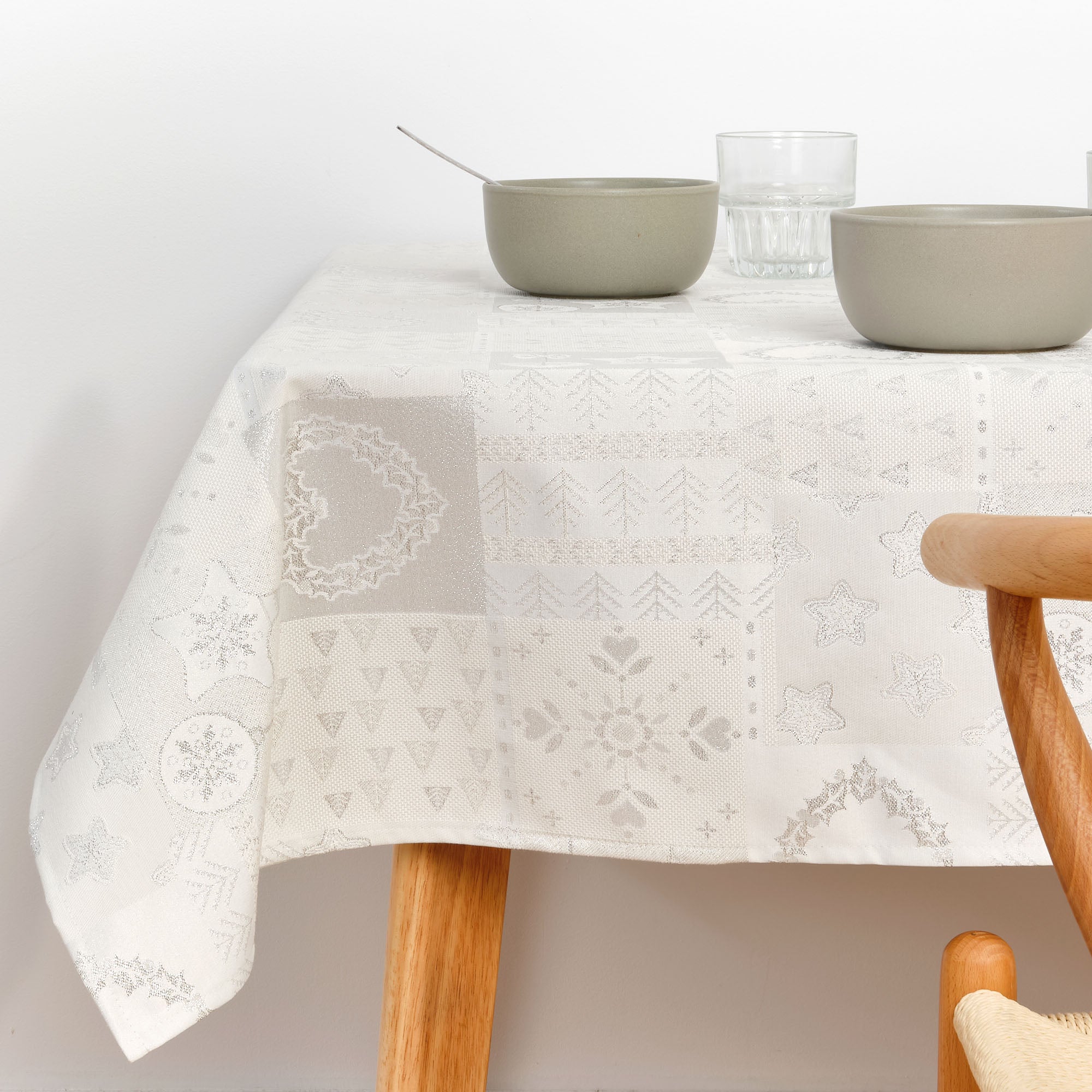 Jacquard tablecloth R22120 Natural Silver Lurex