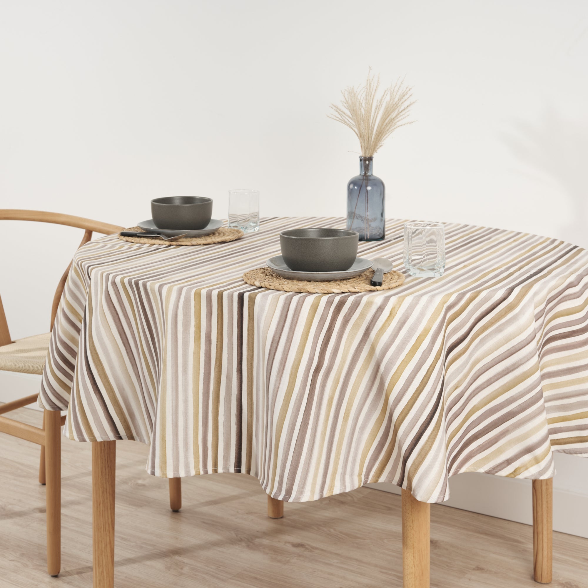 Naiara Brown stain-resistant round tablecloth