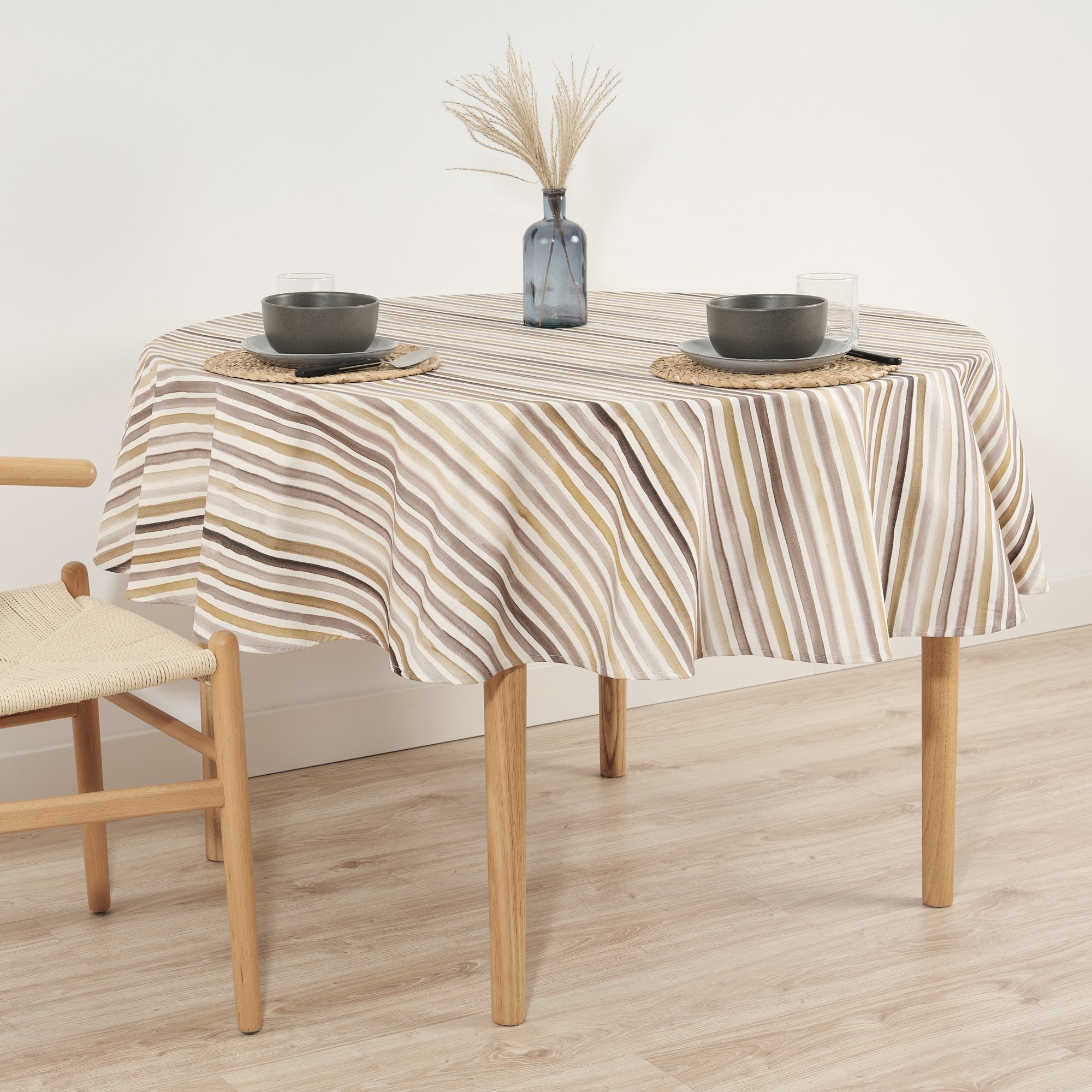 Naiara Brown stain-resistant round tablecloth