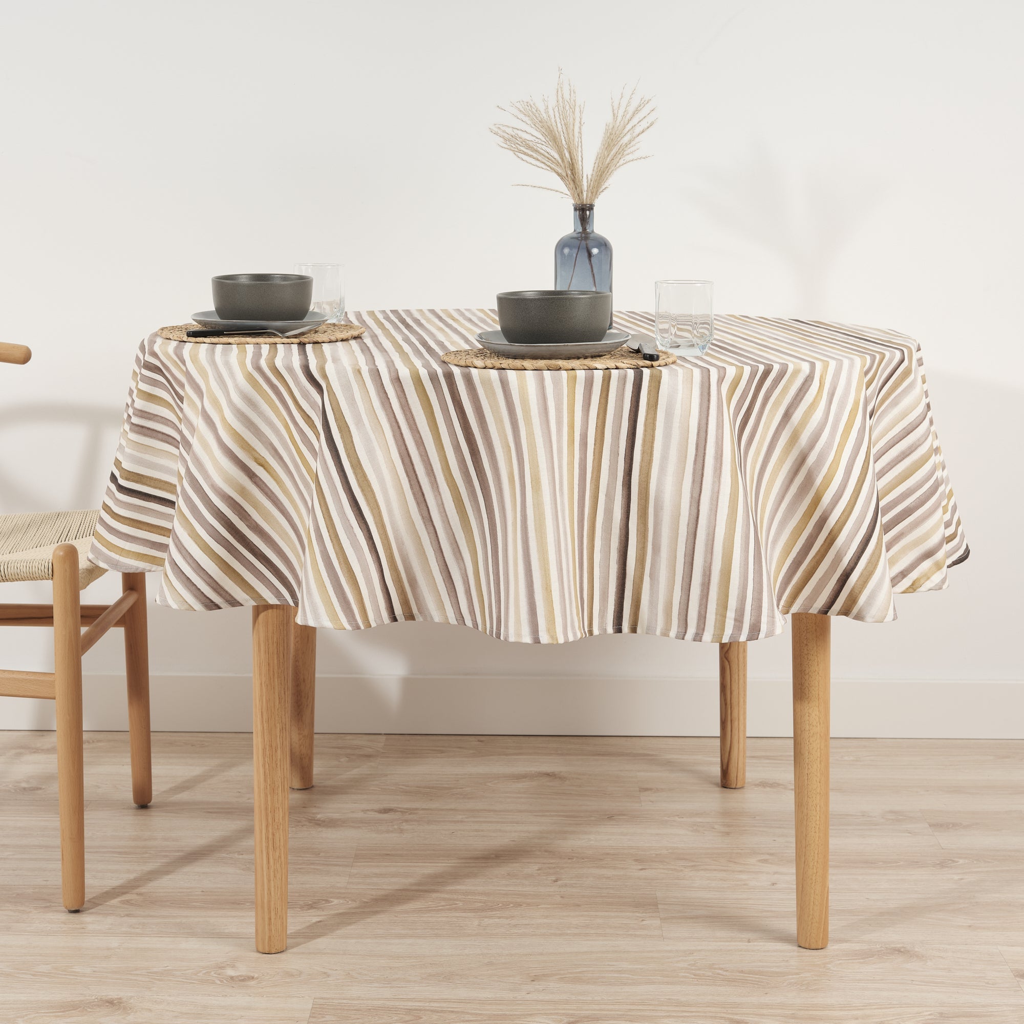 Naiara Brown stain-resistant round tablecloth
