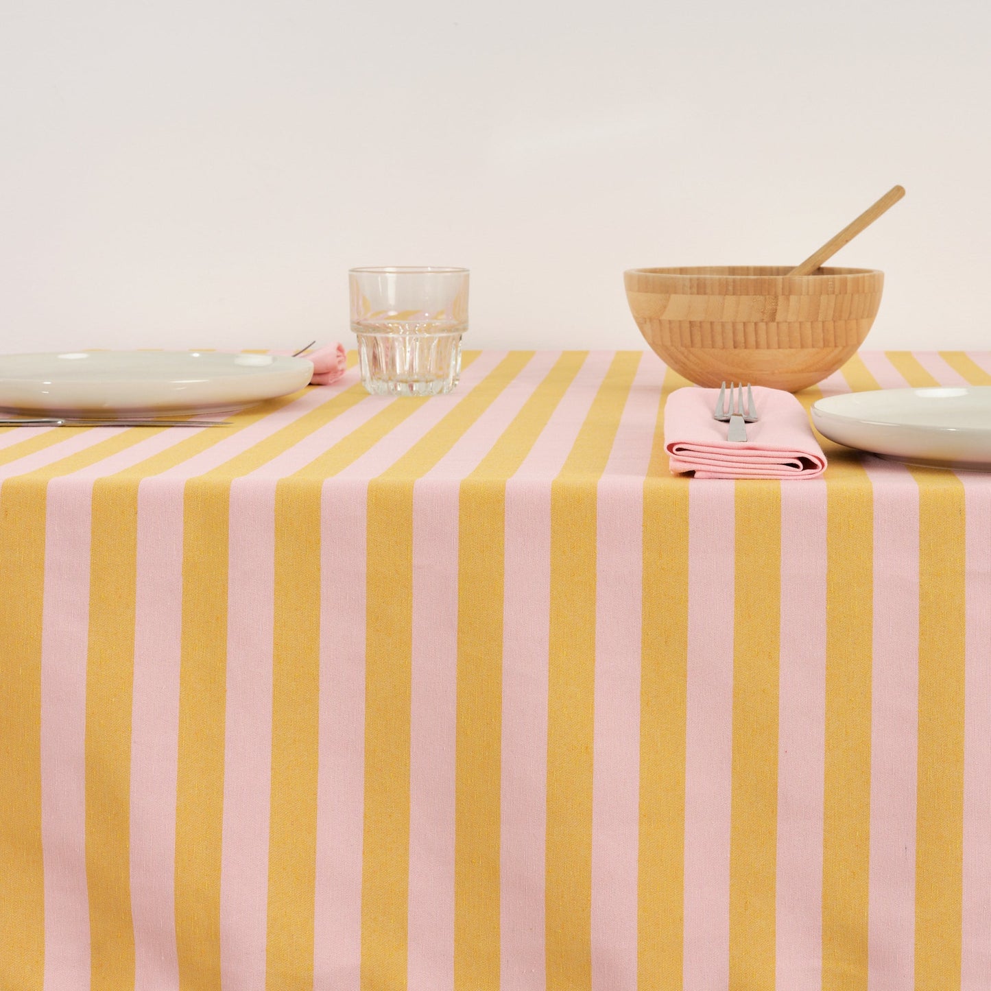 Mantel de tela jacquard Maglia Raya Rosa y Yema