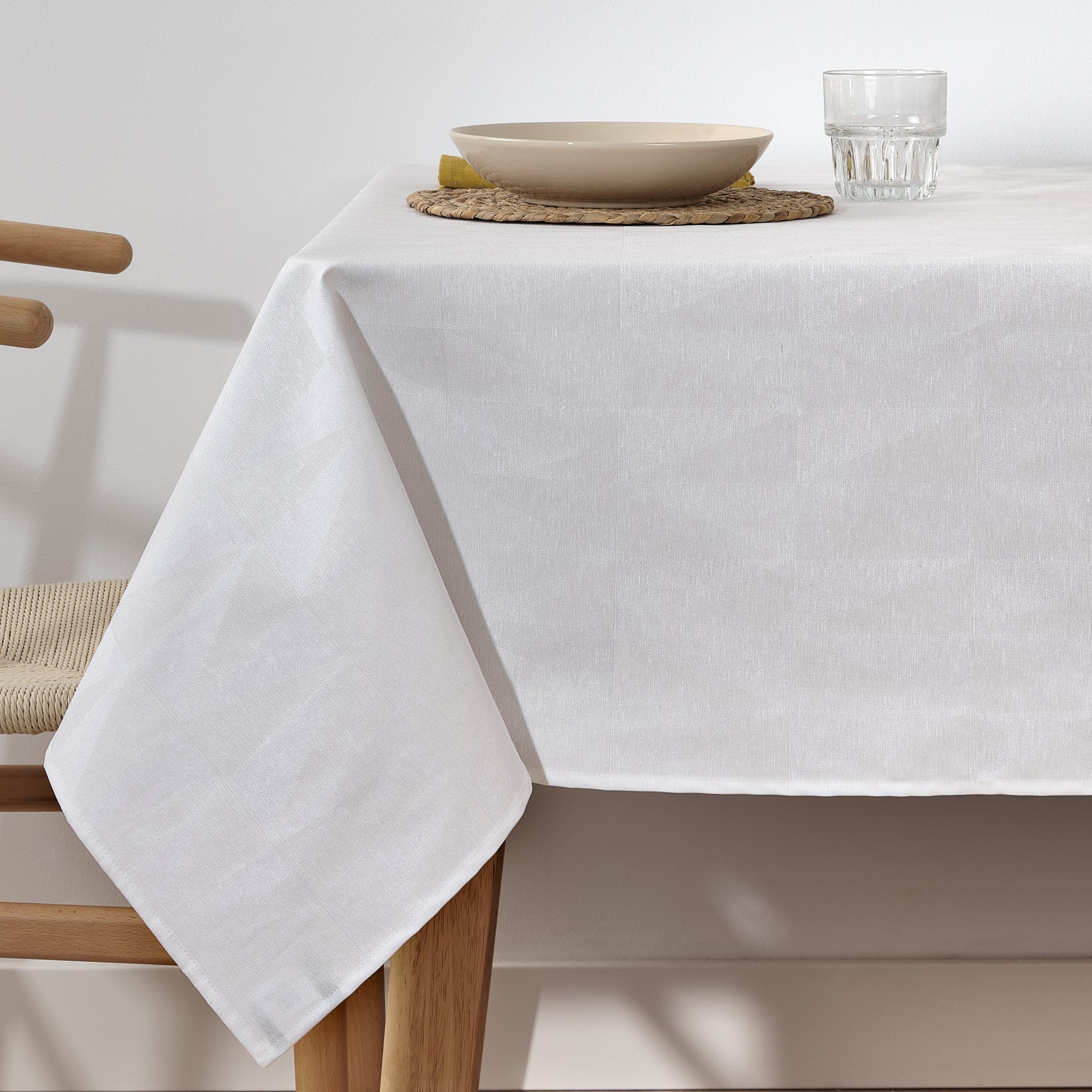 Alamo 3780 Nappe jacquard blanche résistante aux taches