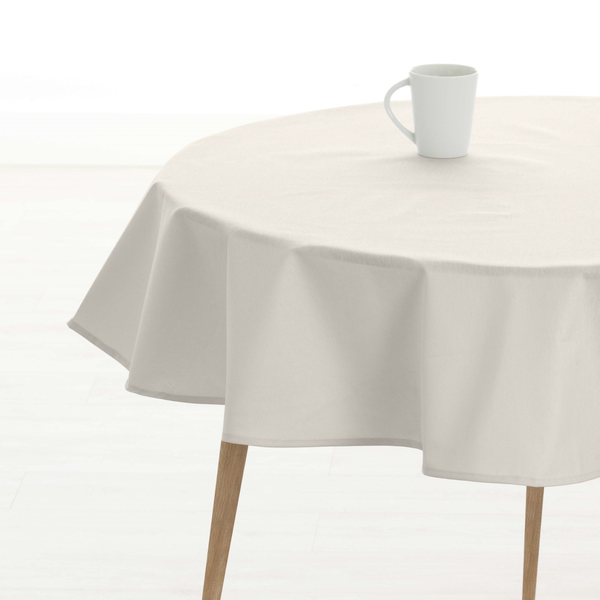Levante 102 stain-resistant round tablecloth