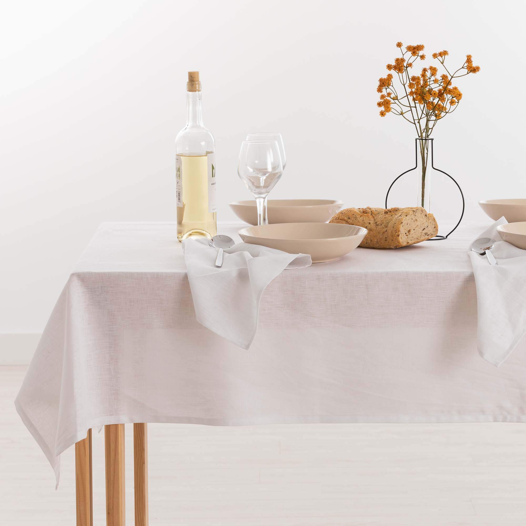 Water-repellent stain-resistant tablecloth 100% linen white