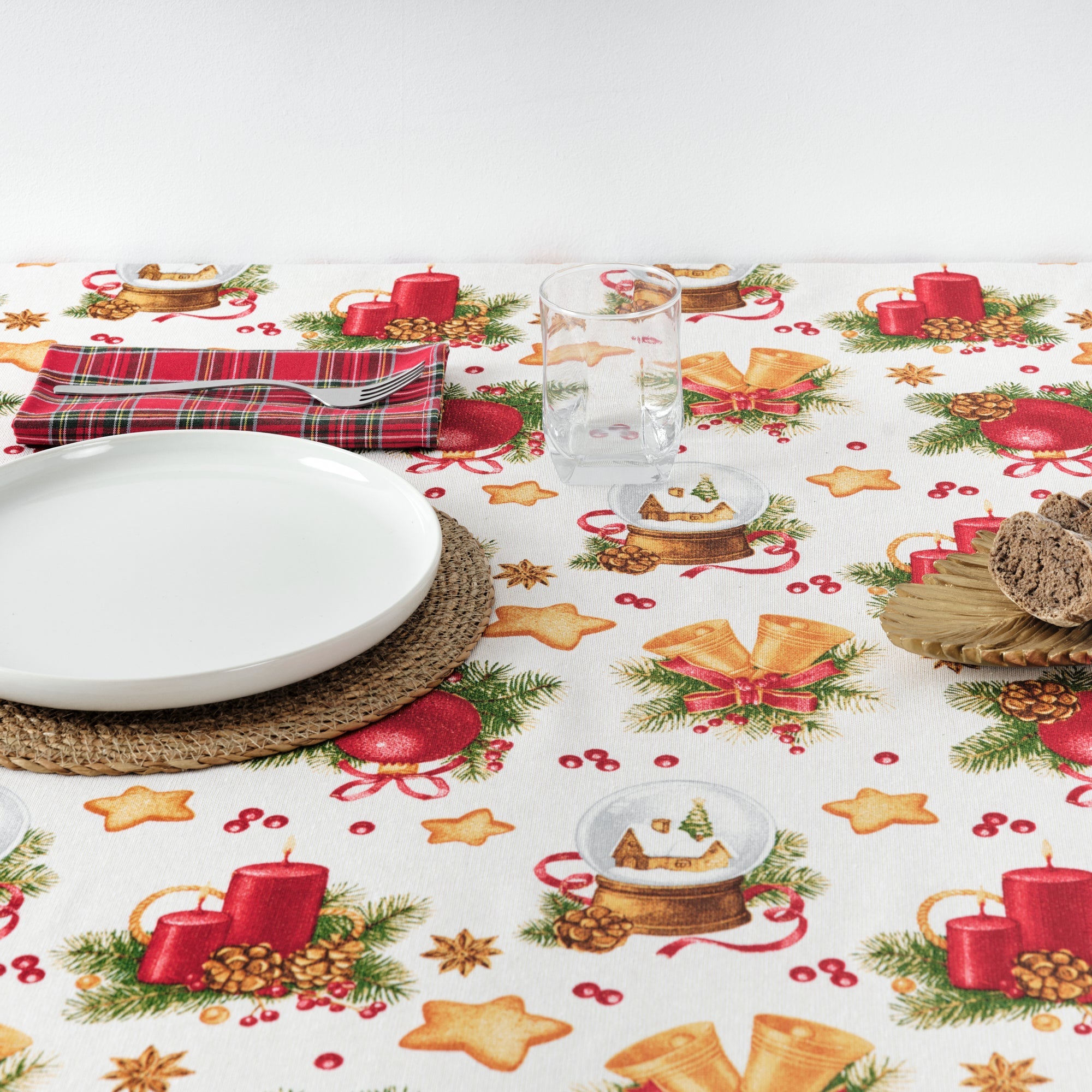 Waterproof stain-resistant cotton-lurex tablecloth Nativitatis 4 Gold