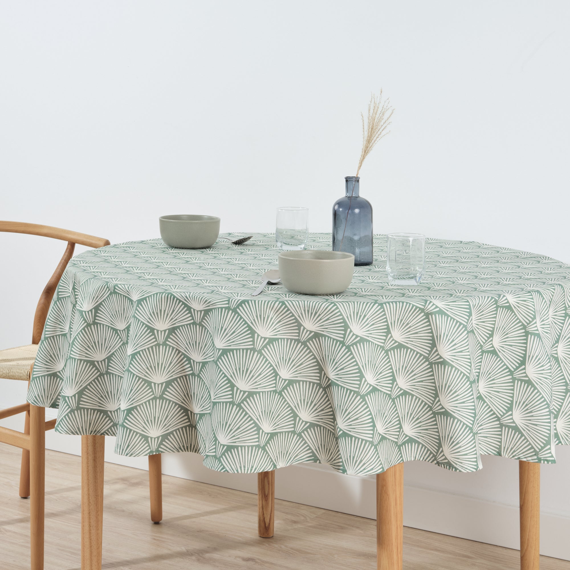 ASENA 4 round stain-resistant tablecloth