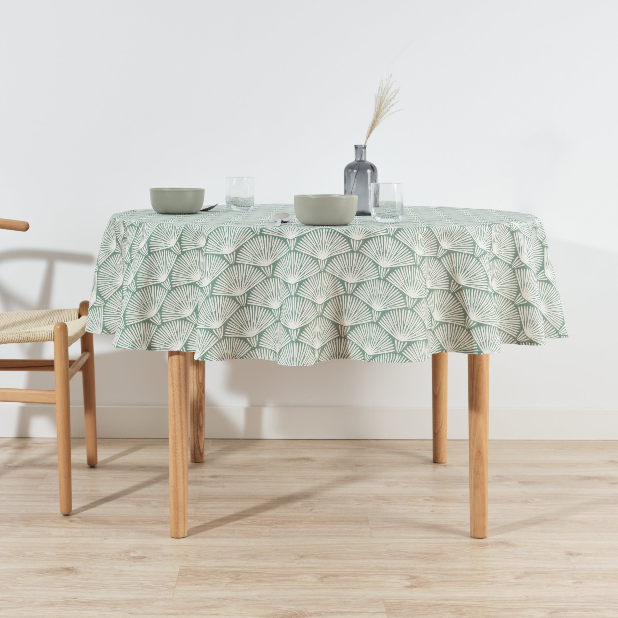 ASENA 4 round stain-resistant tablecloth