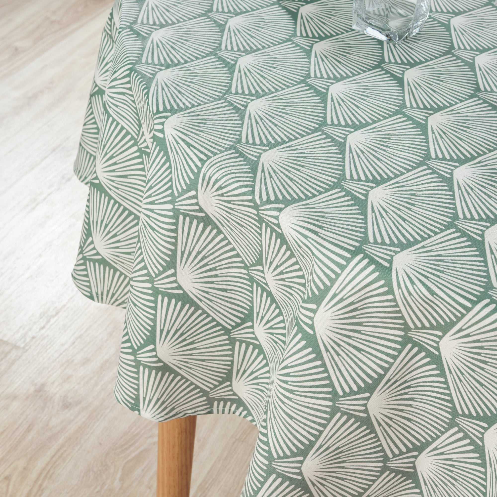 ASENA 4 round stain-resistant tablecloth