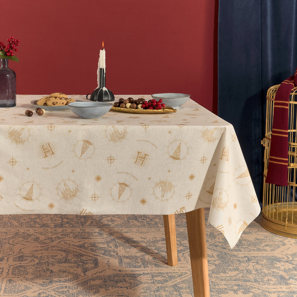 Hogwarts Christmas stain-resistant tablecloth