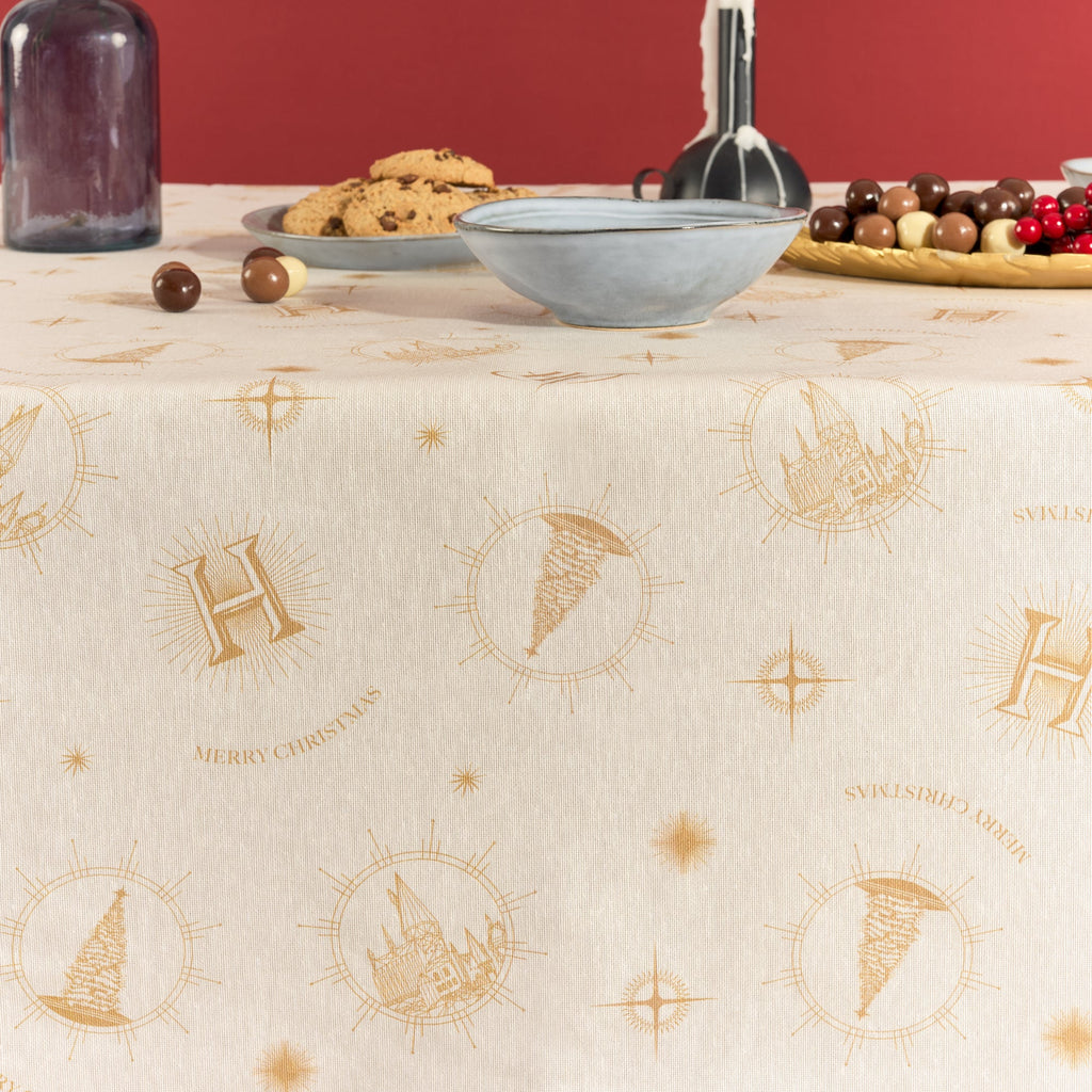 Hogwarts Christmas stain-resistant tablecloth