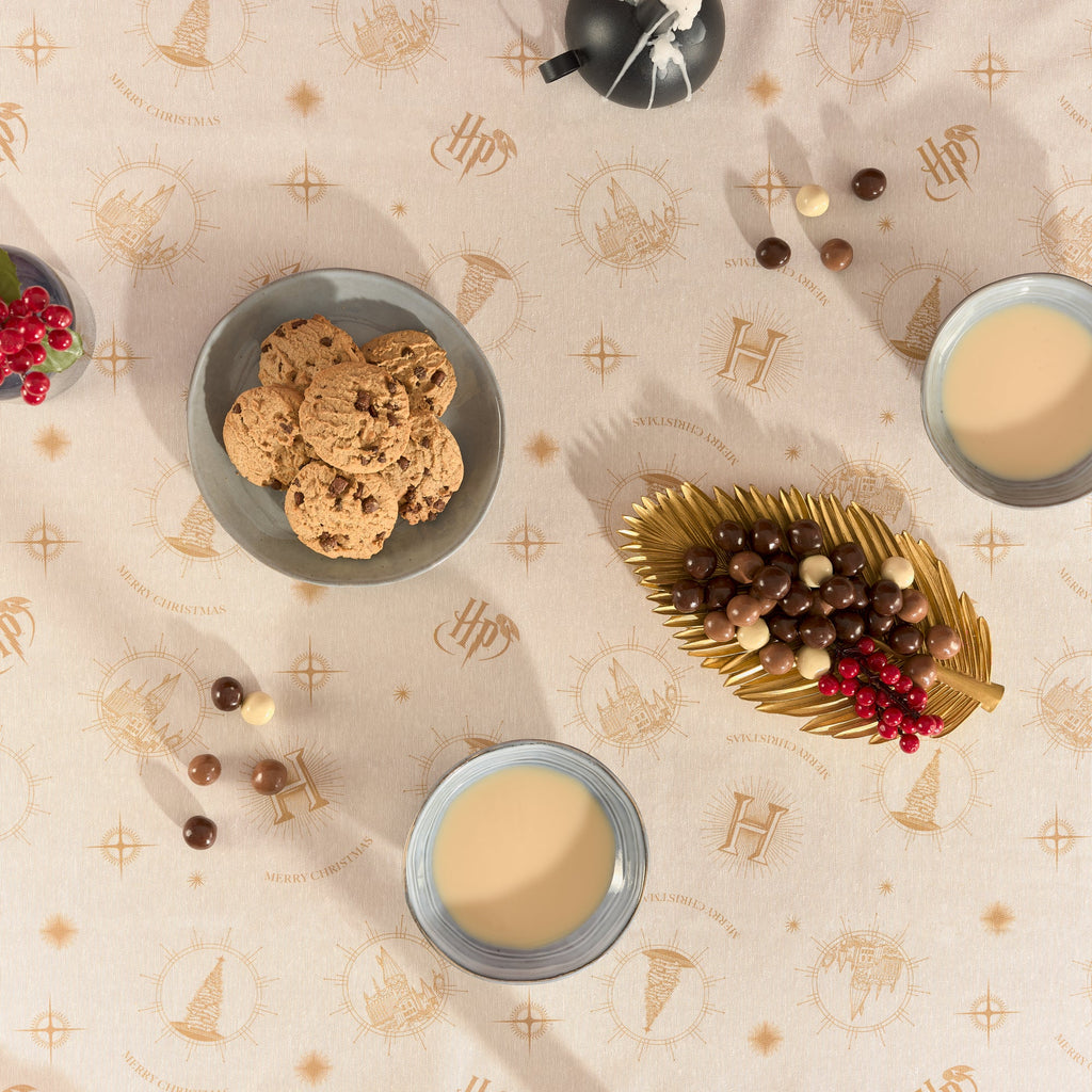 Hogwarts Christmas stain-resistant tablecloth