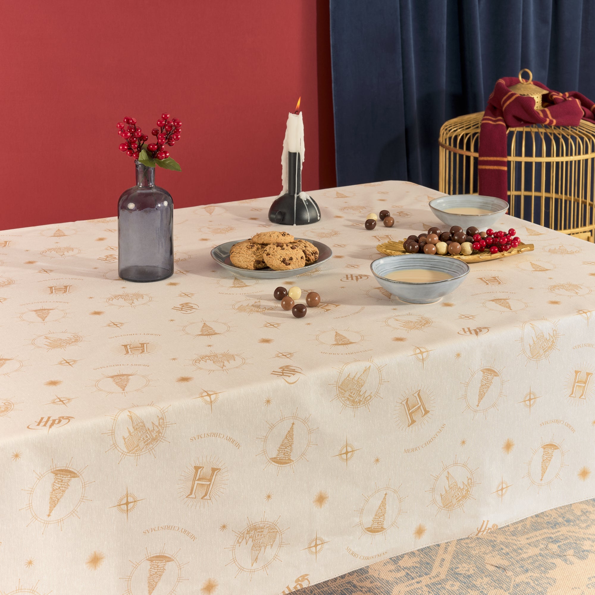 Hogwarts Christmas stain-resistant tablecloth