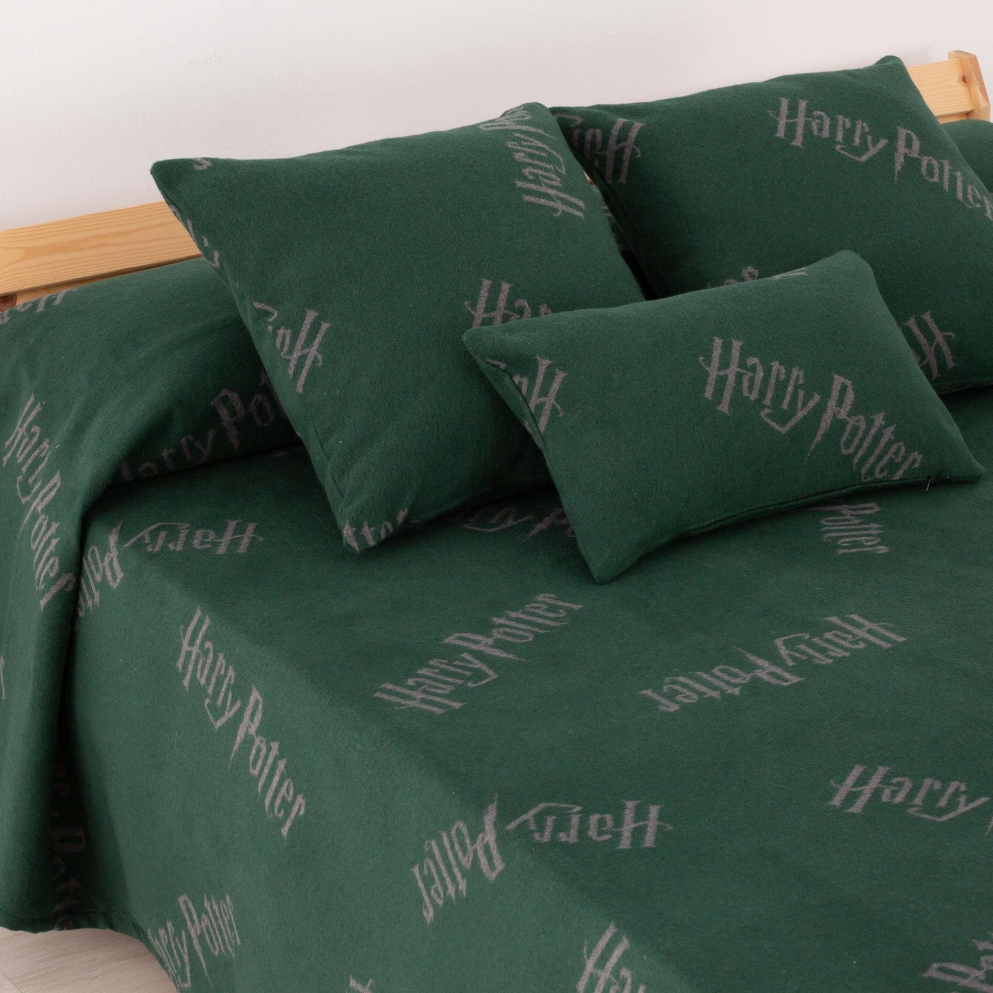 Slytherin extra soft cushion cover 30x50 cm