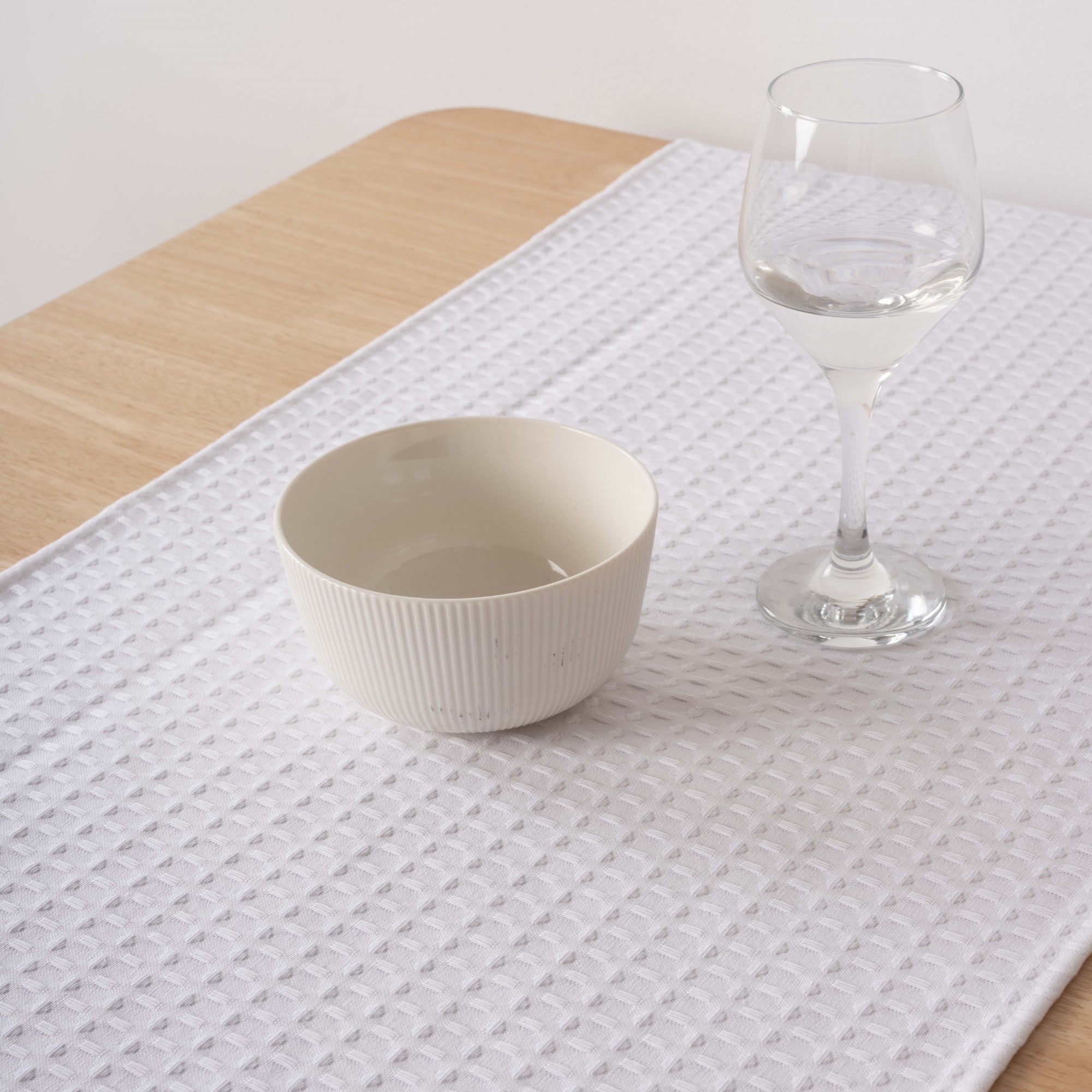 White Waffle Table Runner 45x140 cm