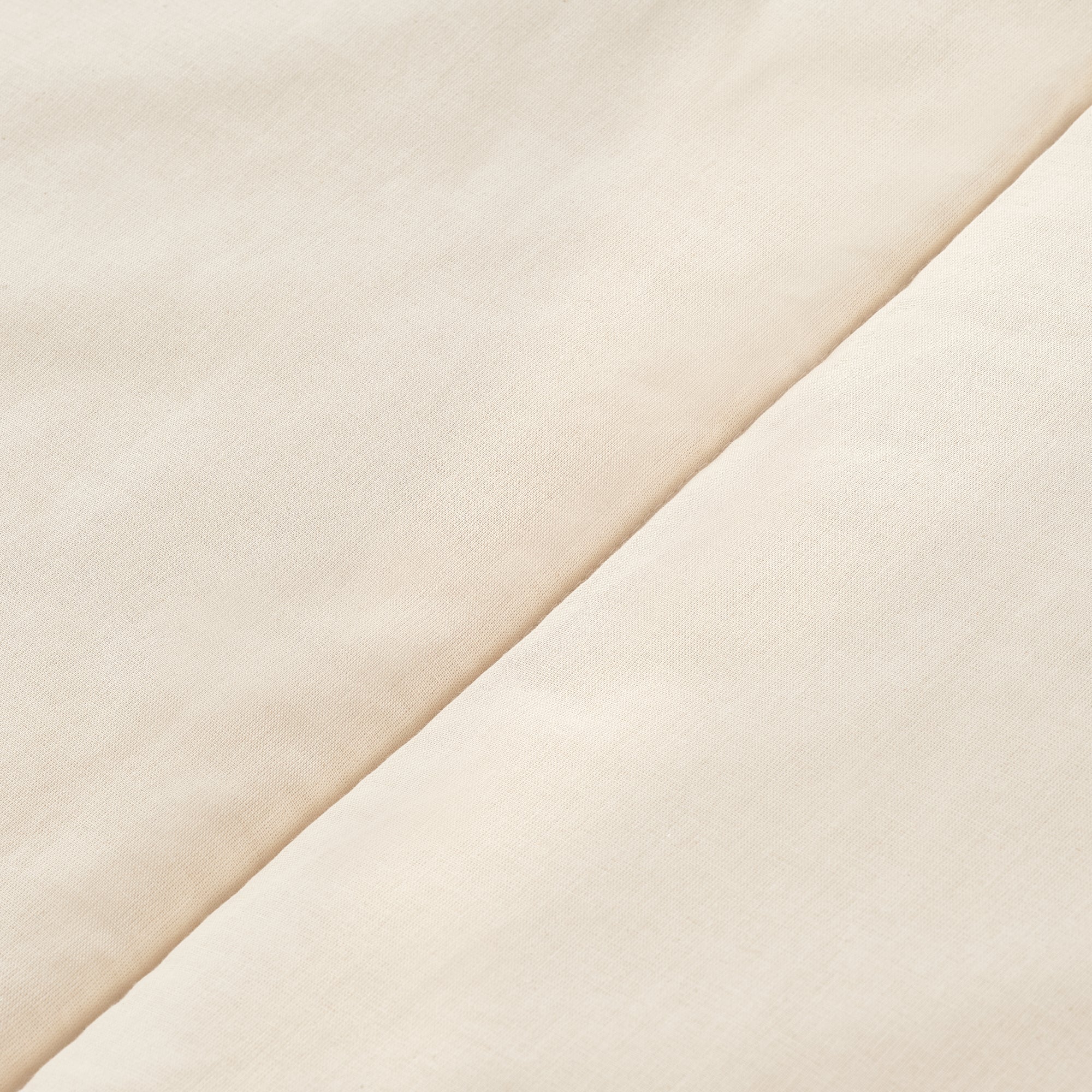 100% cotton Nordic filling with a feather touch of 125 gr.