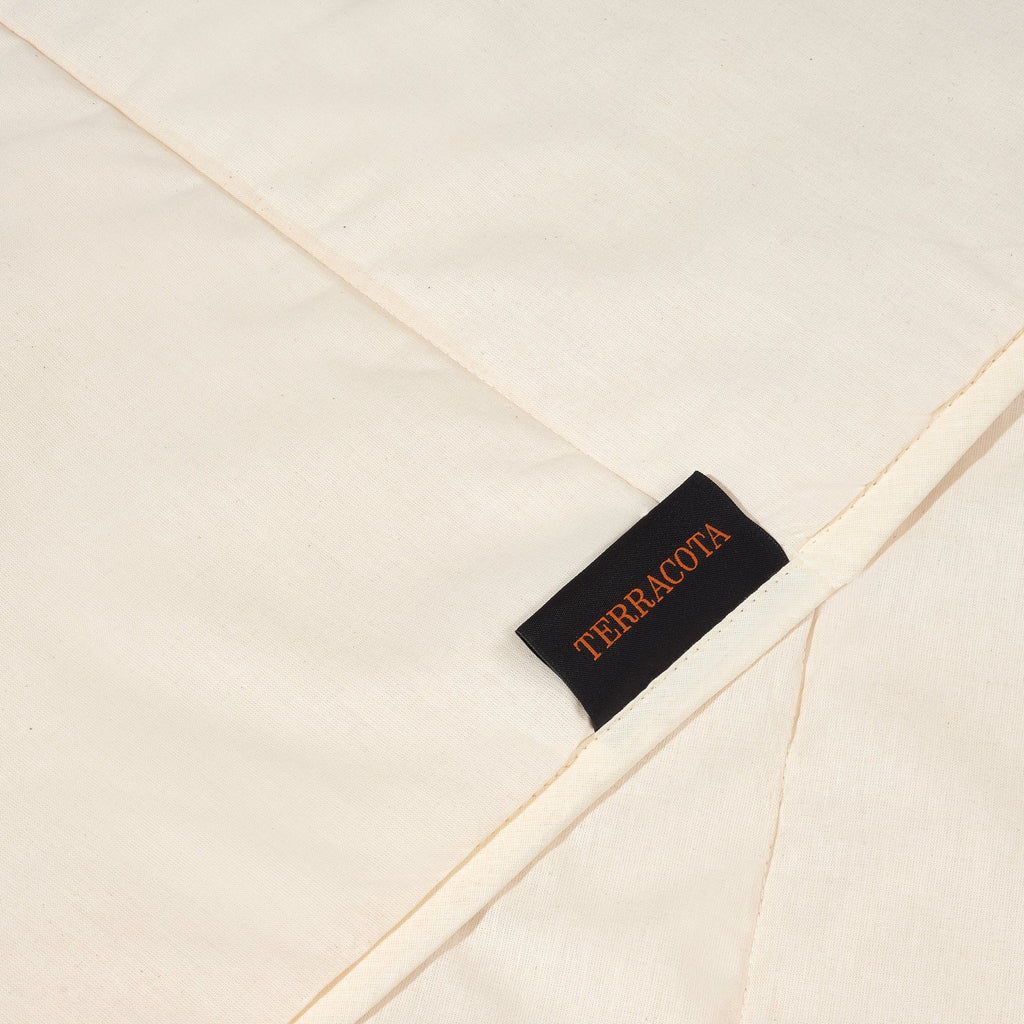 100% cotton Nordic filling with a feather touch of 125 gr.