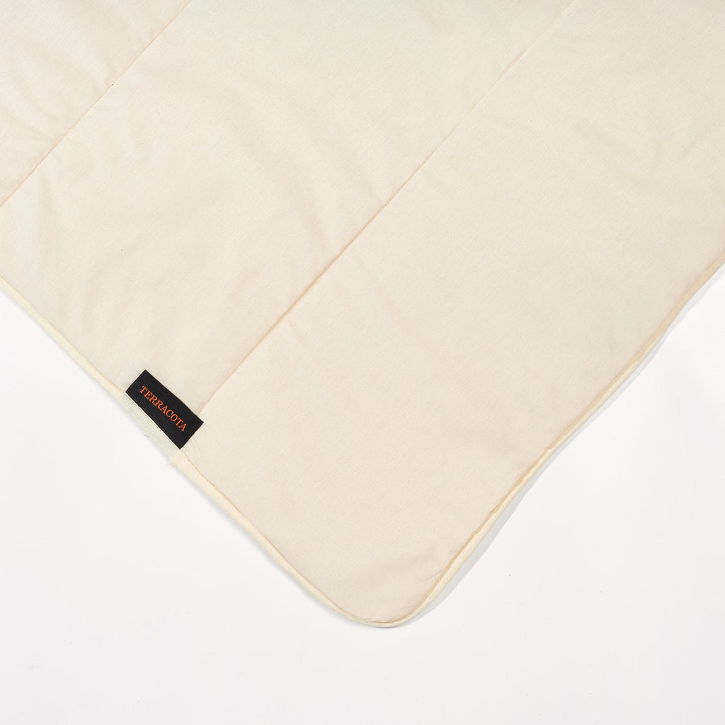 100% cotton Nordic filling with a feather touch of 125 gr.