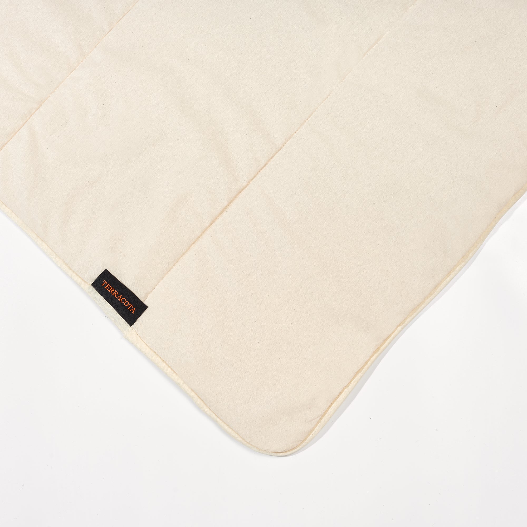 100% cotton Nordic filling with a feather touch of 125 gr.