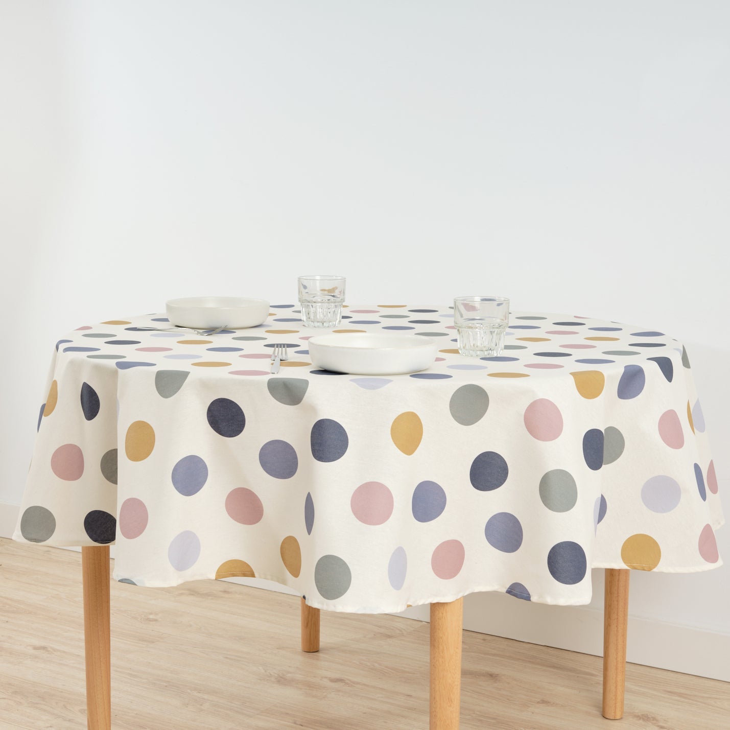 Round stain-resistant tablecloth 0120-160