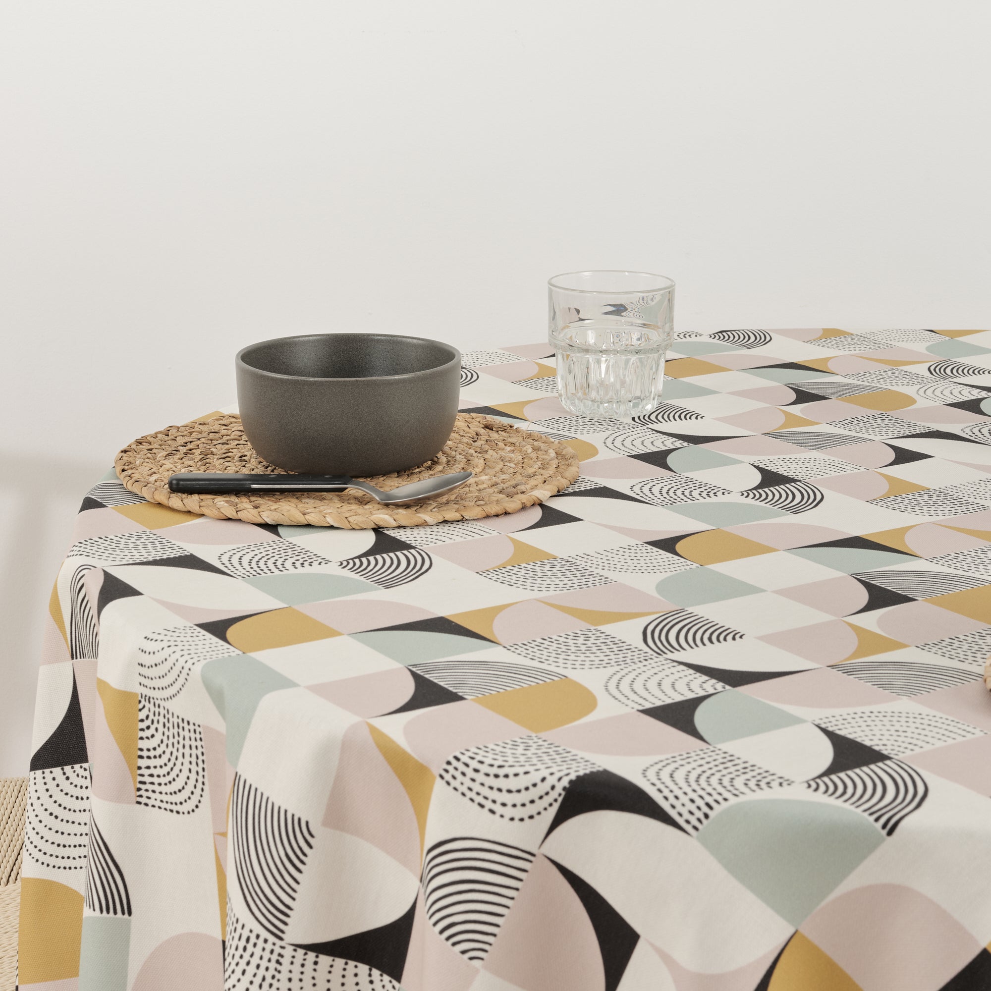 Round stain-resistant tablecloth P20