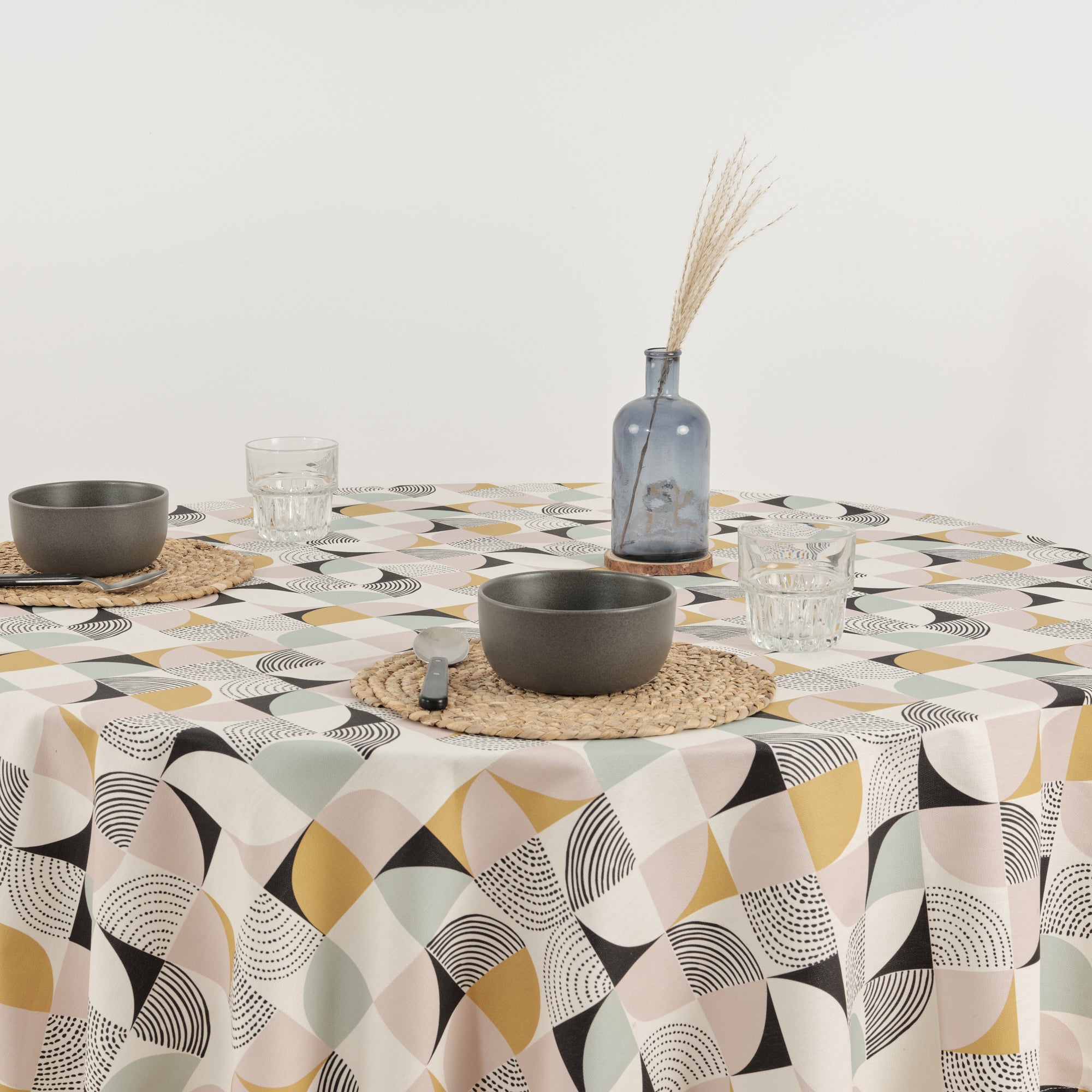 Round stain-resistant tablecloth P20