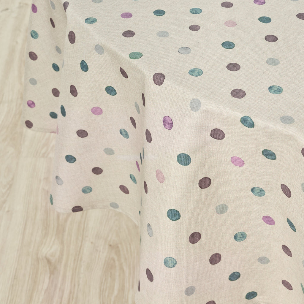 Bibury round stain-resistant tablecloth