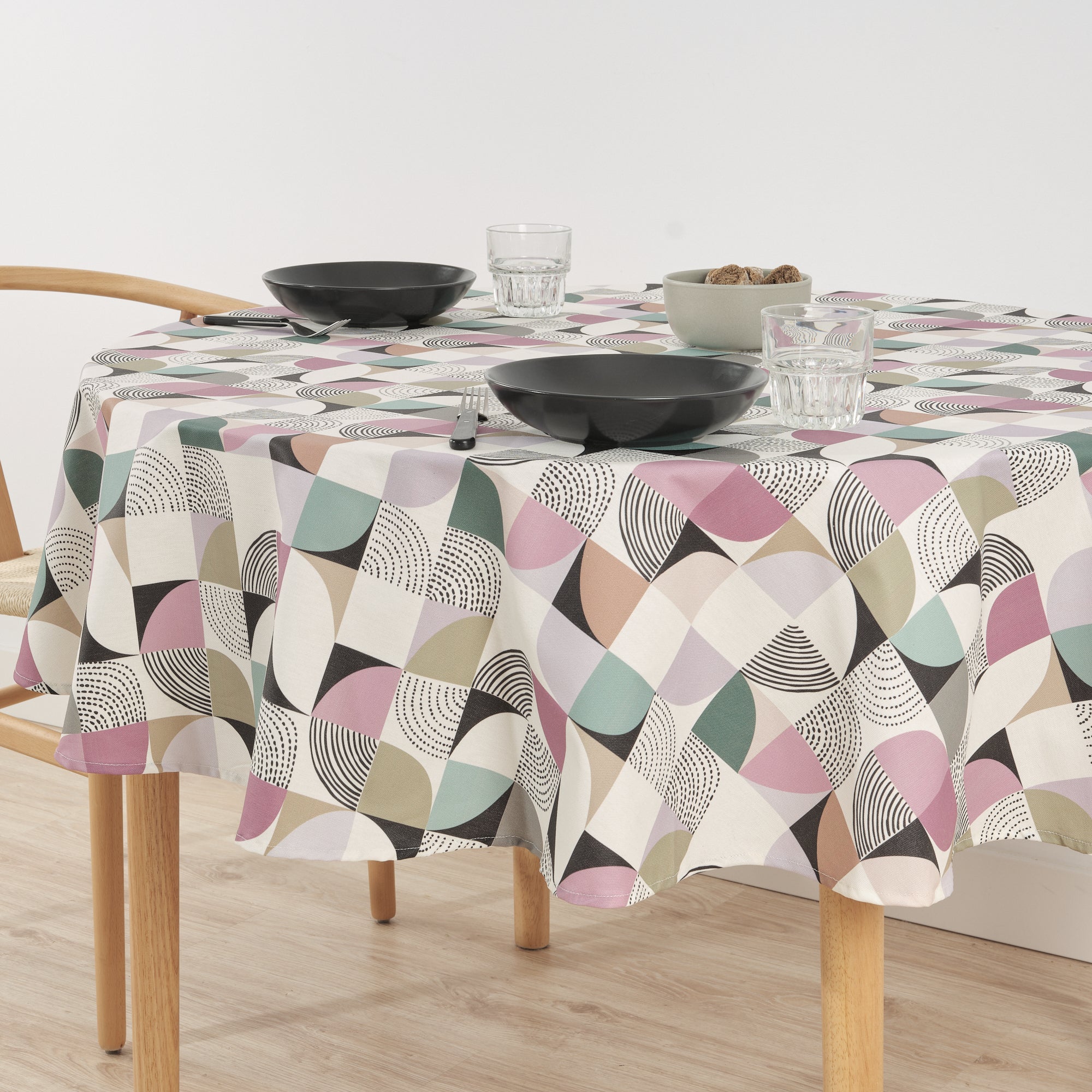 Anna Malva stain-resistant round tablecloth