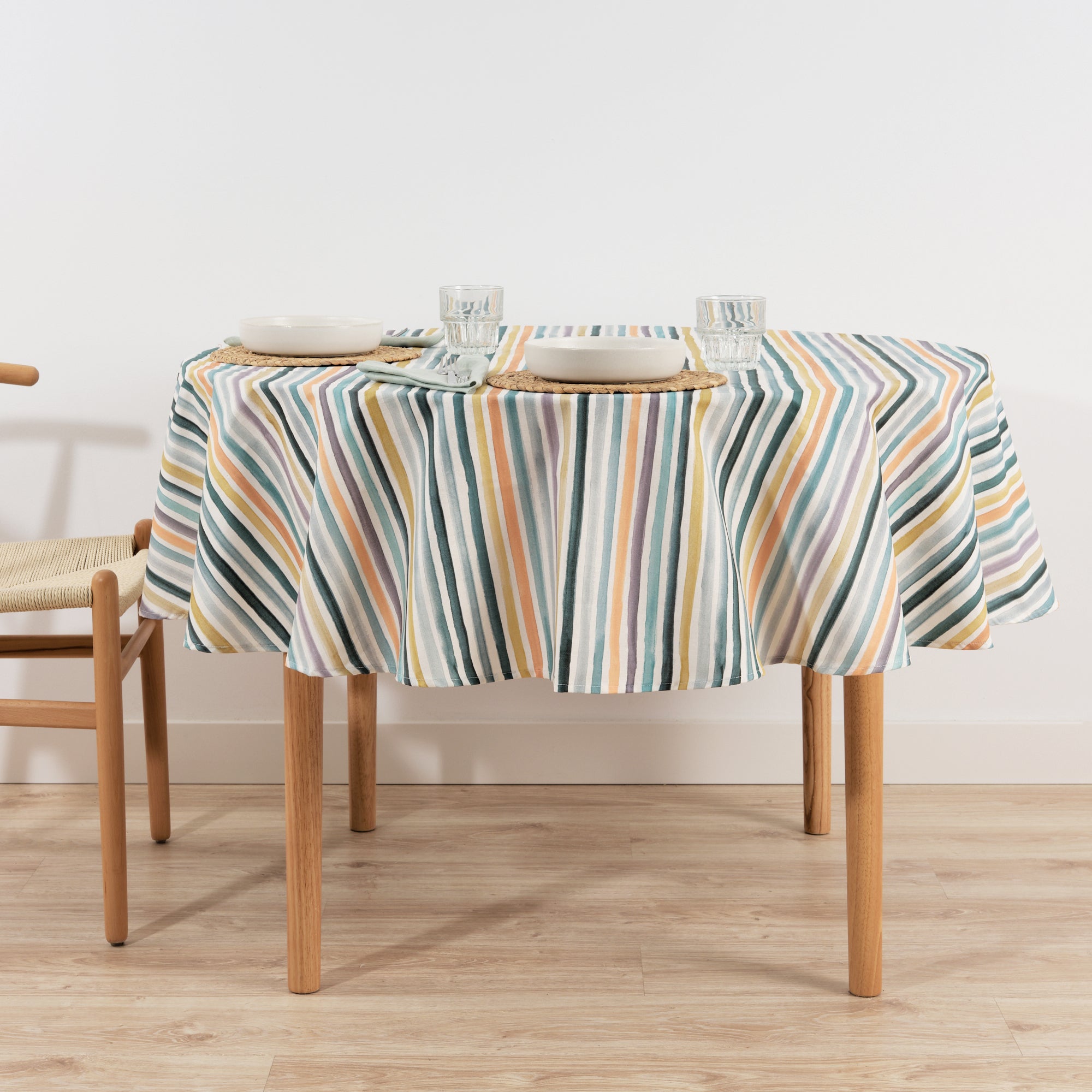 Naiara Blue stain-resistant round tablecloth