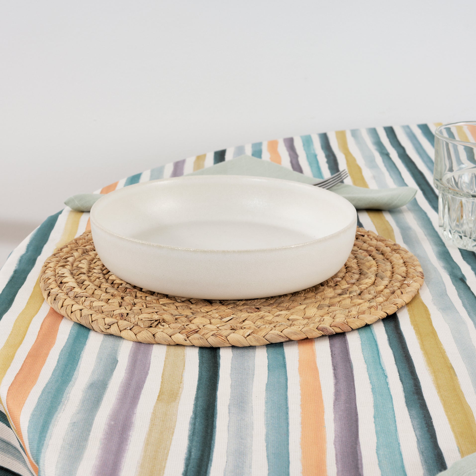 Naiara Blue stain-resistant round tablecloth