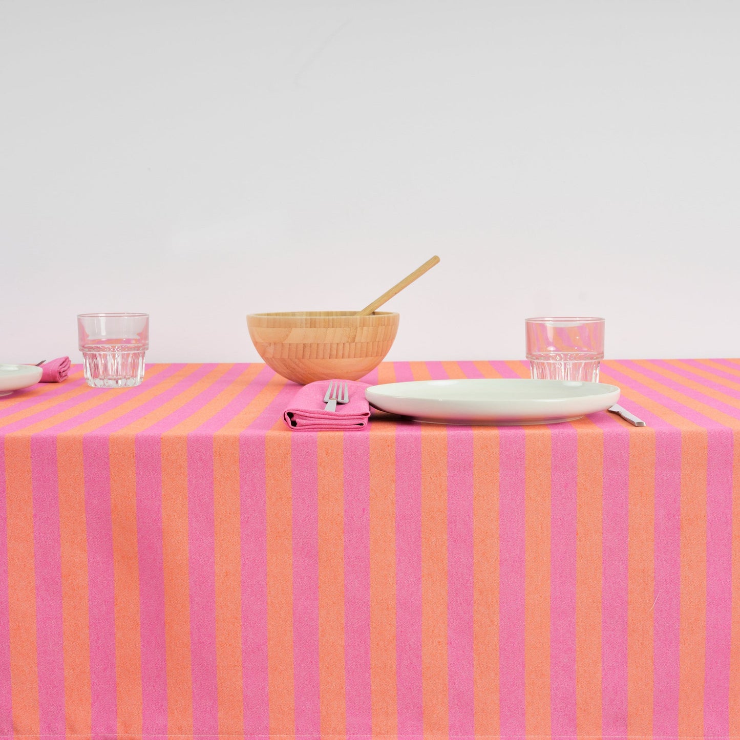 Mantel de tela jacquard Maglia Raya Fucsia y Naranja