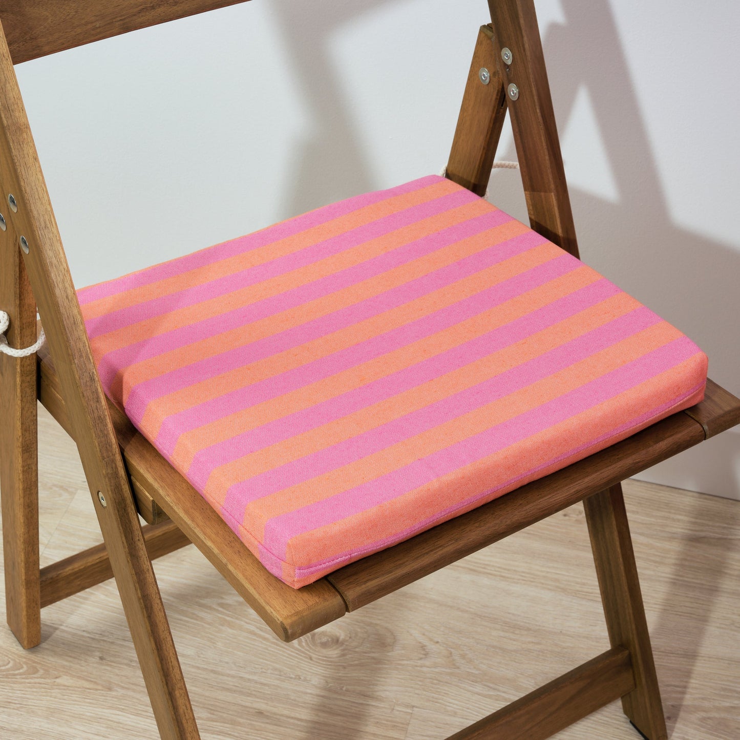 Cojín para asiento acolchado Maglia Raya Fucsia y Naranja 40x40x5 cm