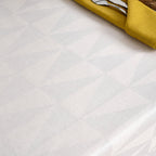 Alamo 3780 Nappe jacquard blanche résistante aux taches