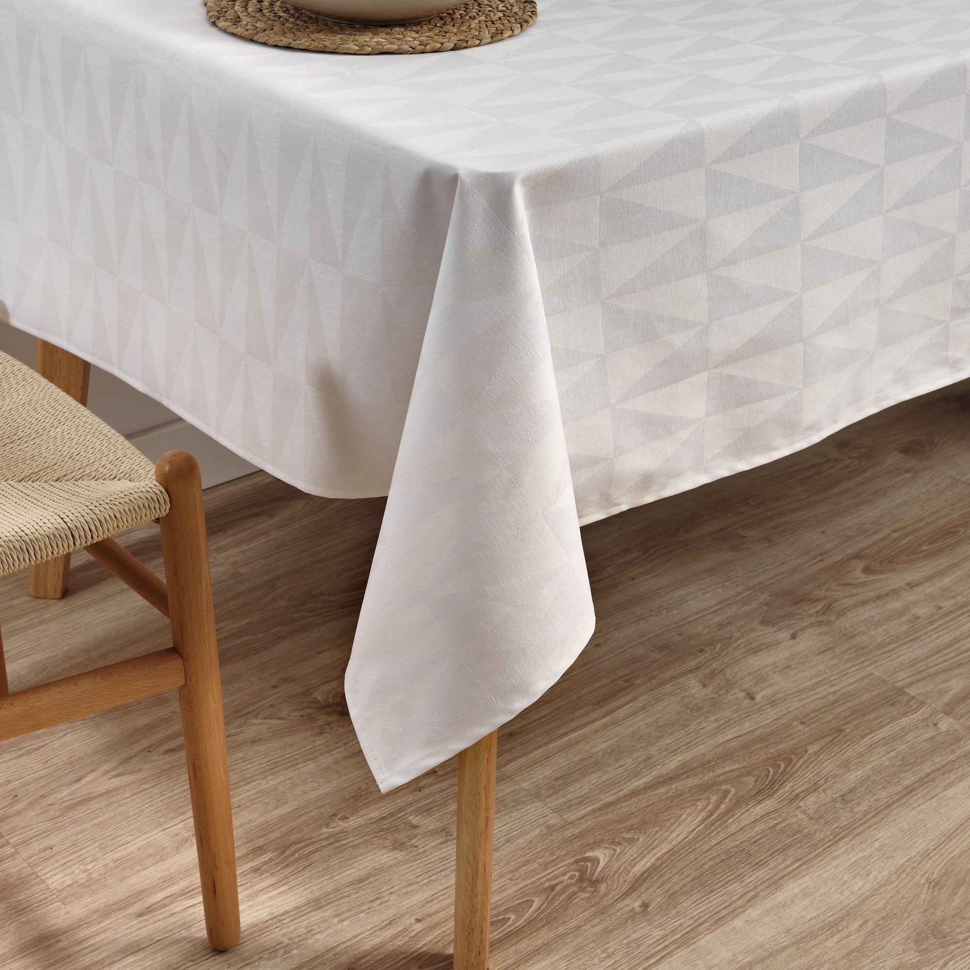 Alamo 3780 Nappe jacquard blanche résistante aux taches