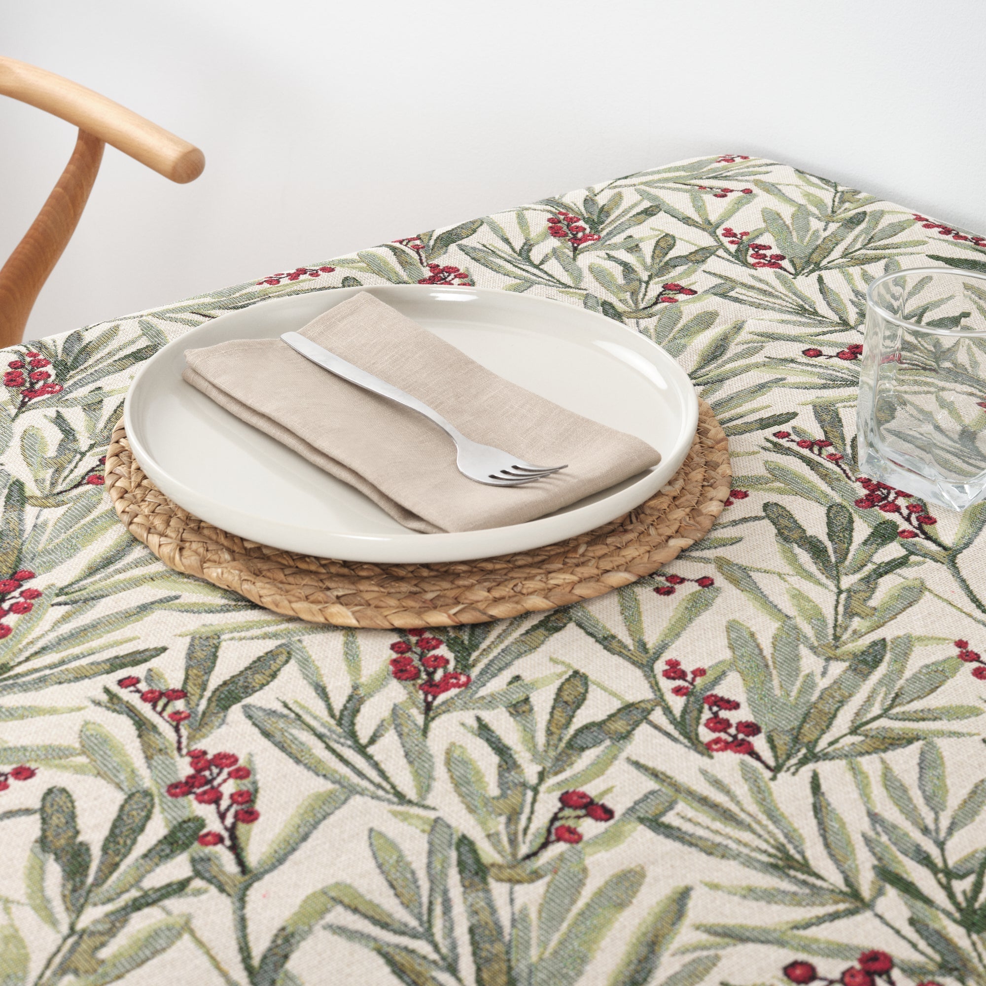 Premium jacquard stain-resistant tablecloth 33721