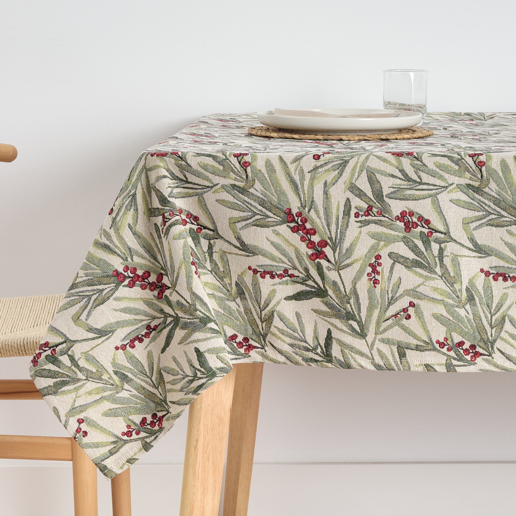Premium jacquard stain-resistant tablecloth 33721