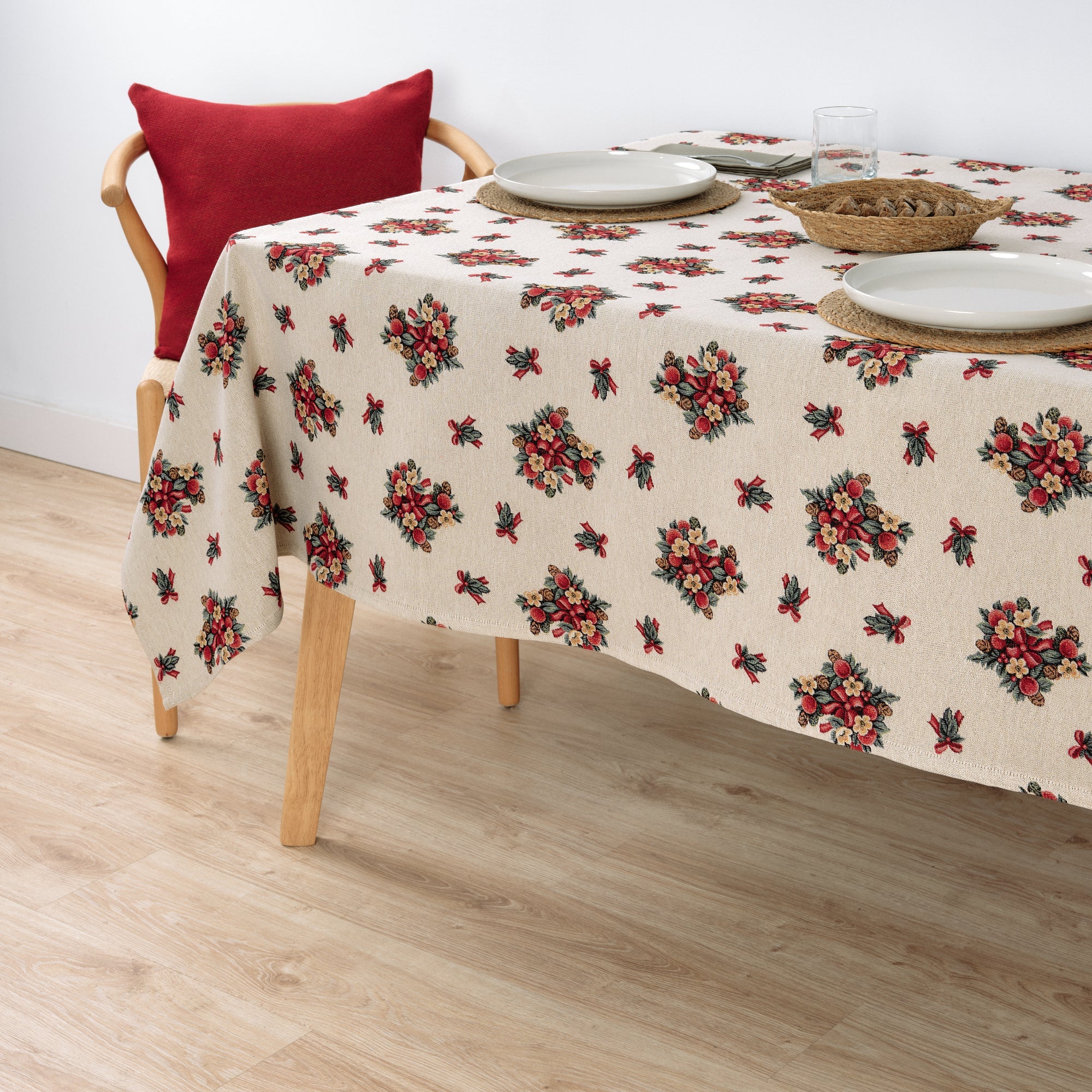 Premium jacquard stain-resistant tablecloth 33763
