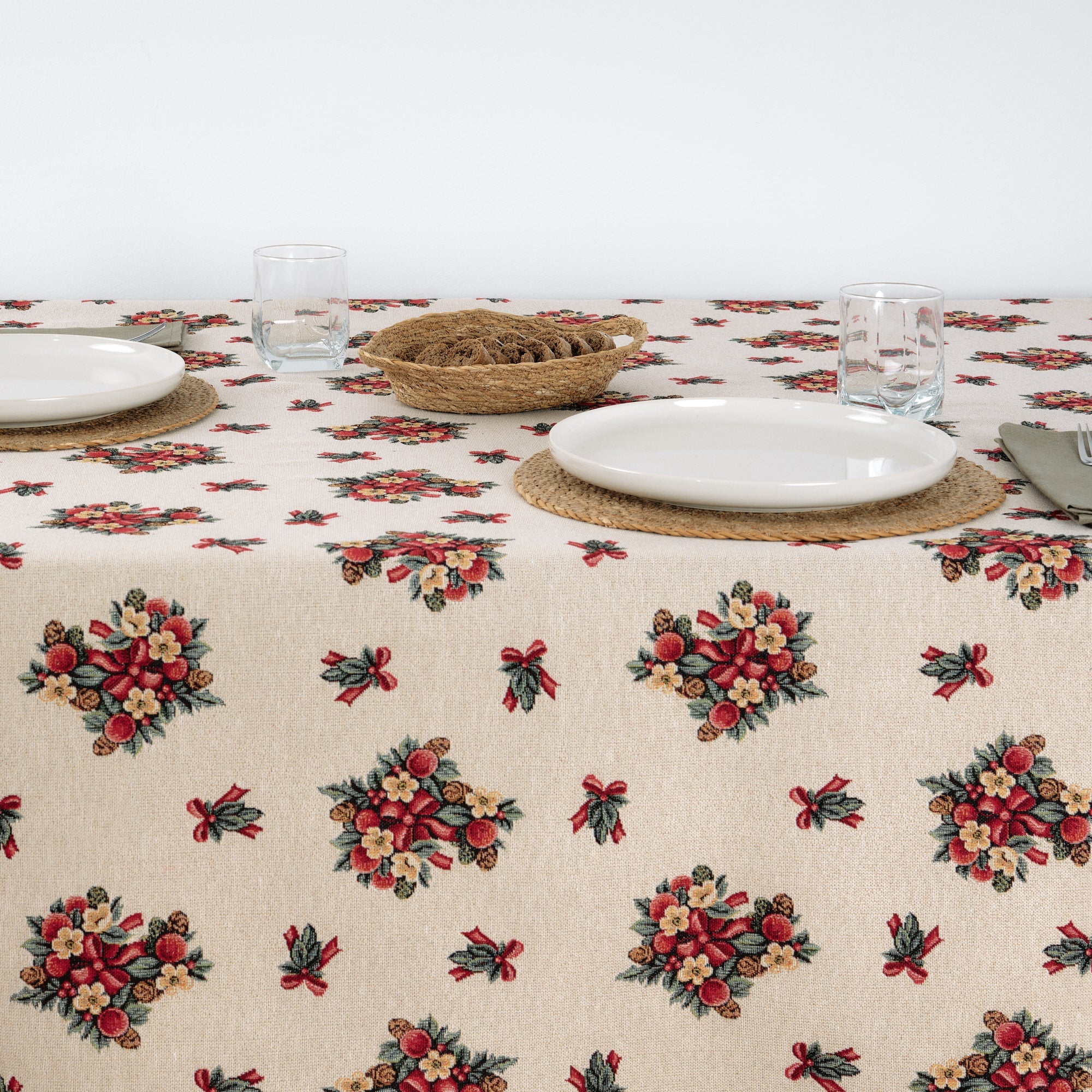 Premium jacquard stain-resistant tablecloth 33763