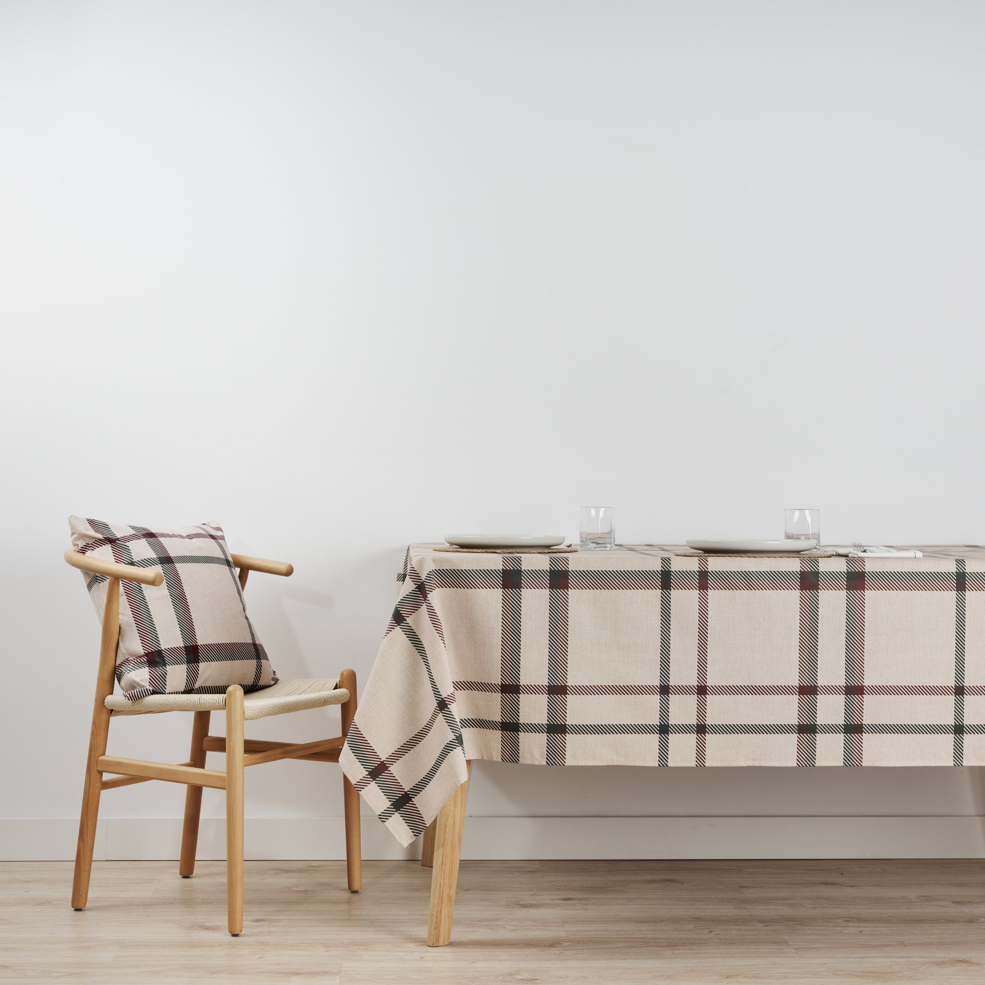 XL stain-resistant tablecloth Christmas checks