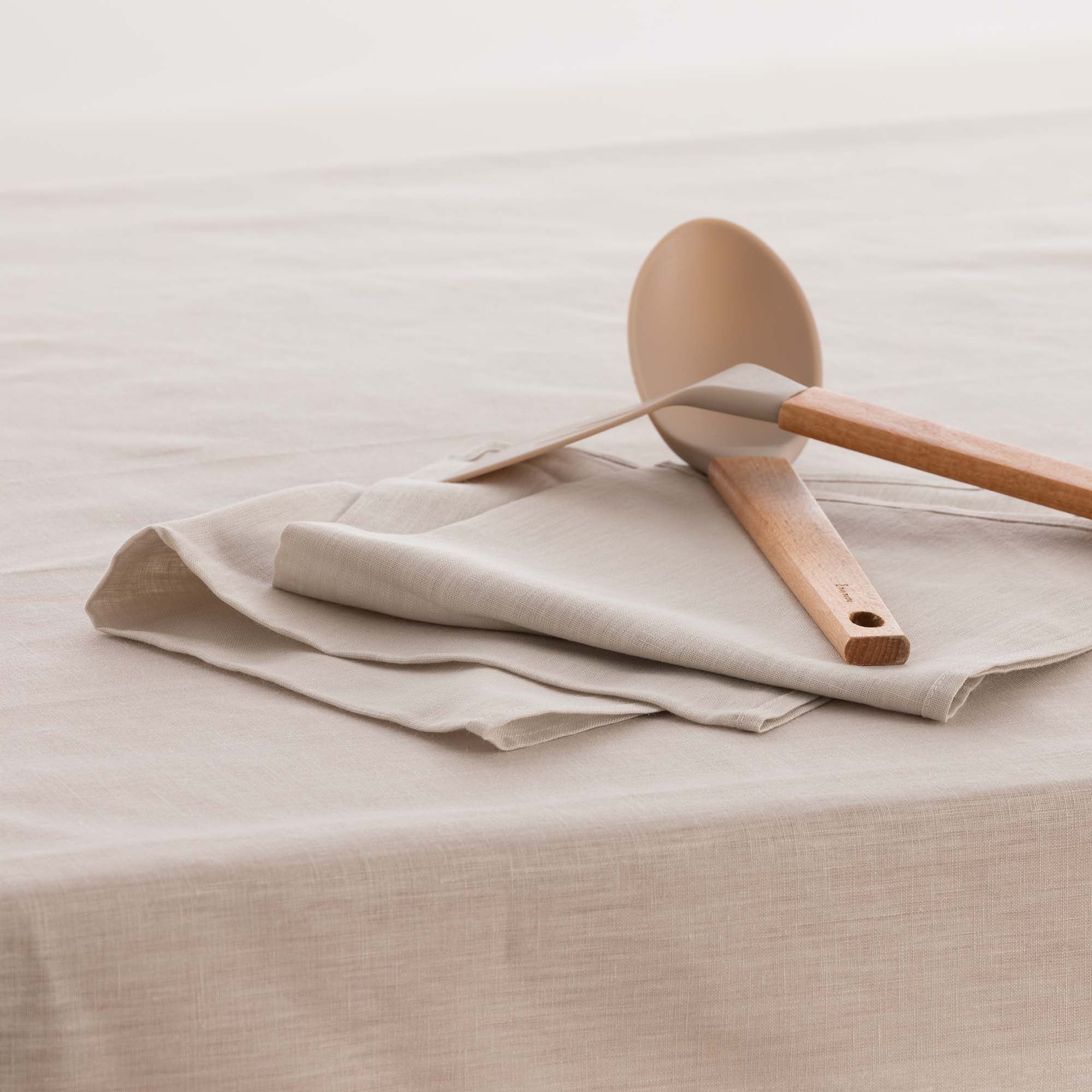 Water-repellent stain-resistant tablecloth 100% Linen Light Gray