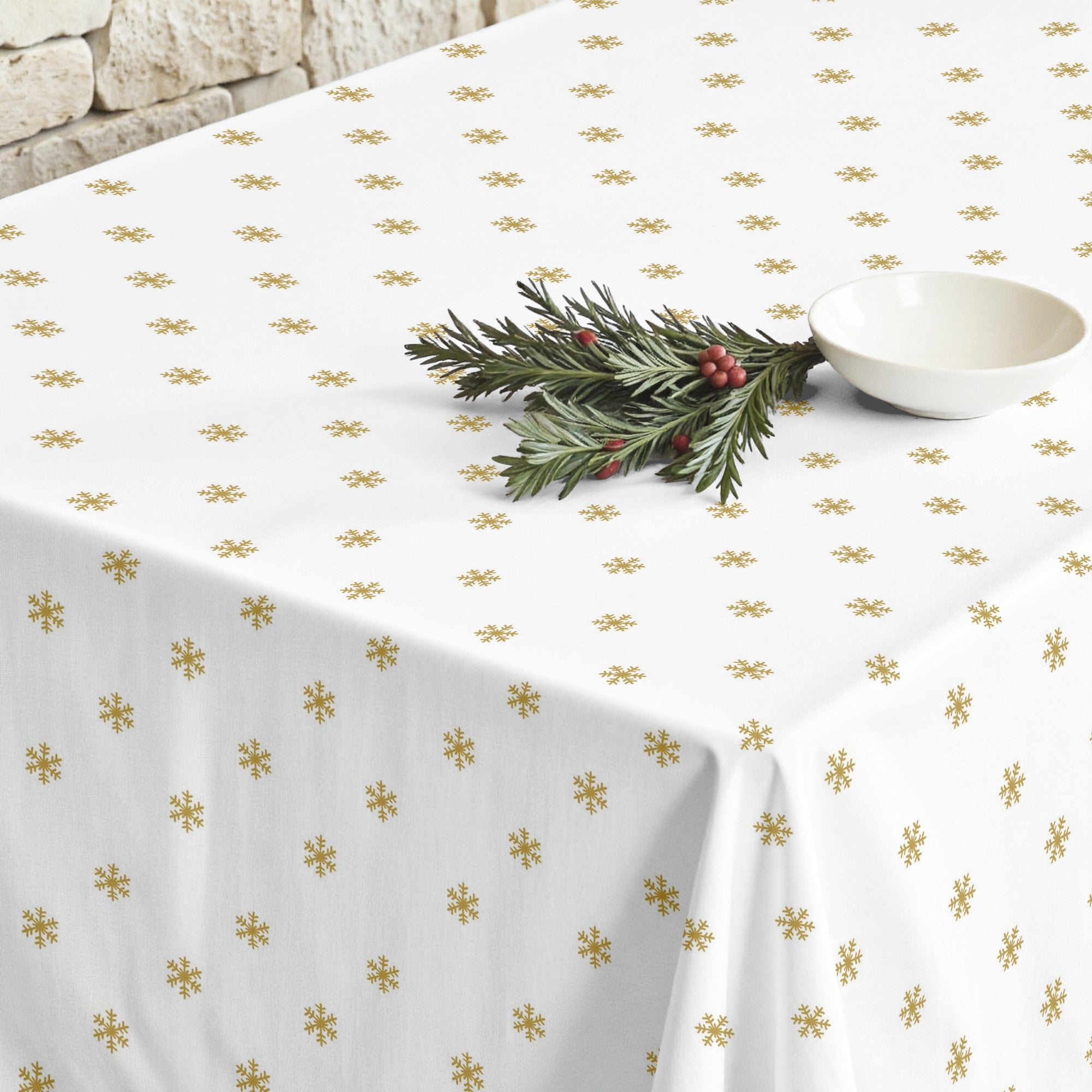 Snowflakes Gold stain-resistant tablecloth